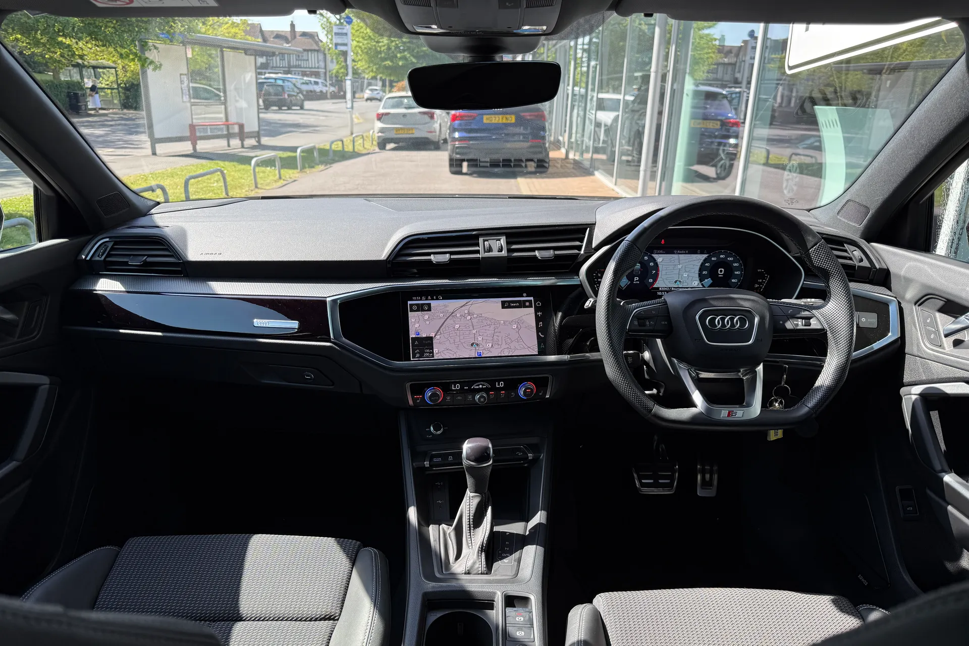 Audi Q3 thumbnail image number 3