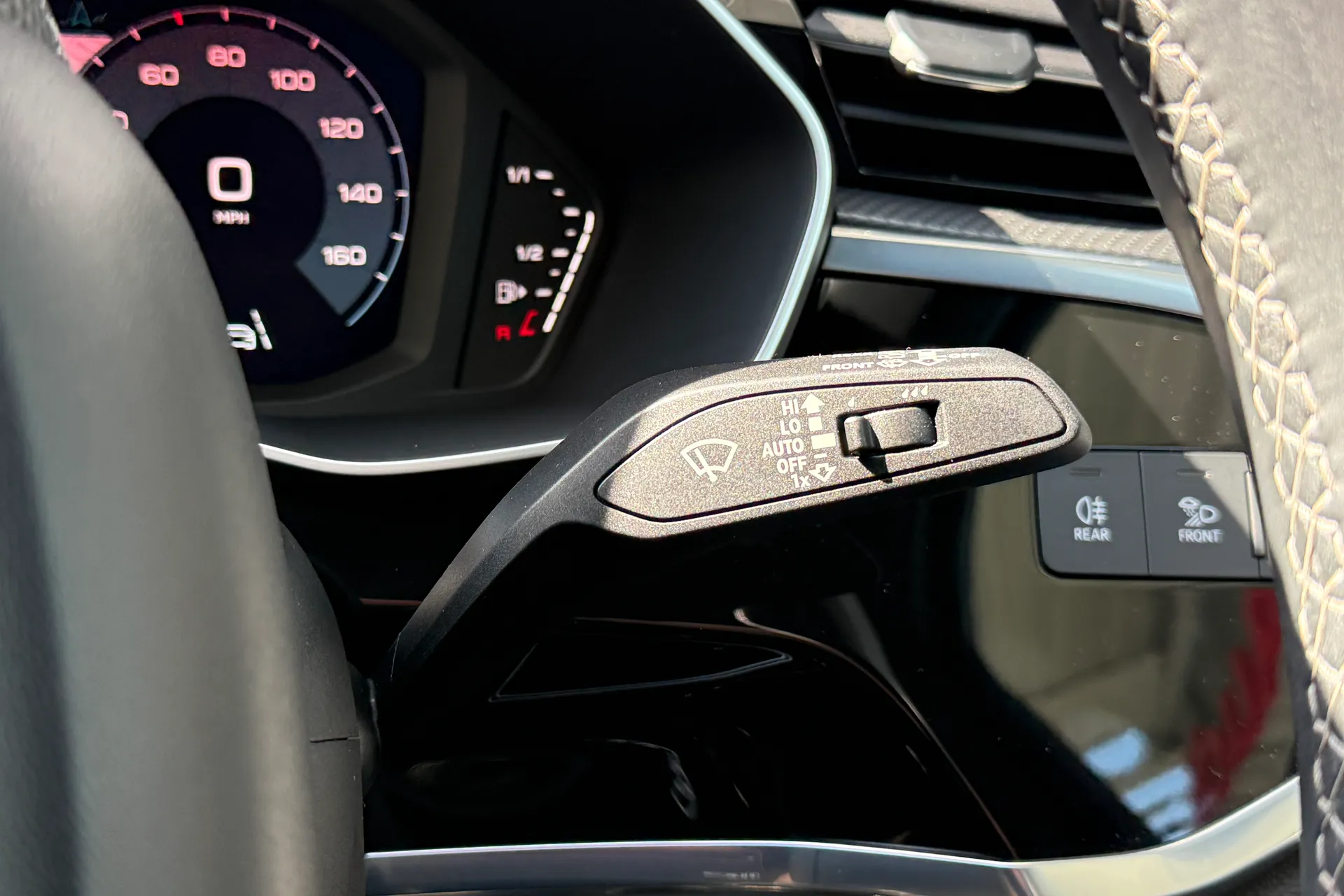 Audi Q3 thumbnail image number 19