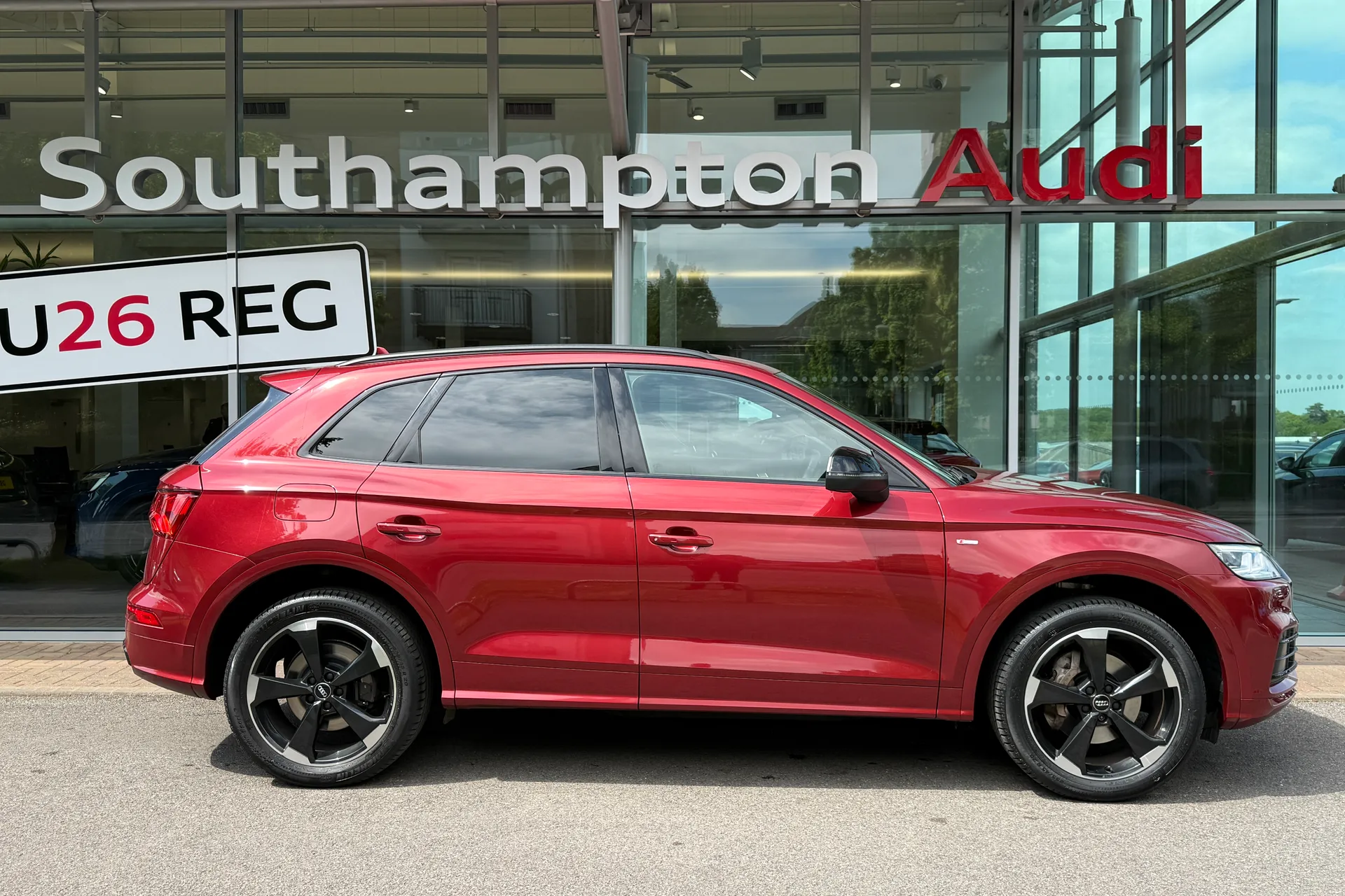 Audi Q5 thumbnail image number 2