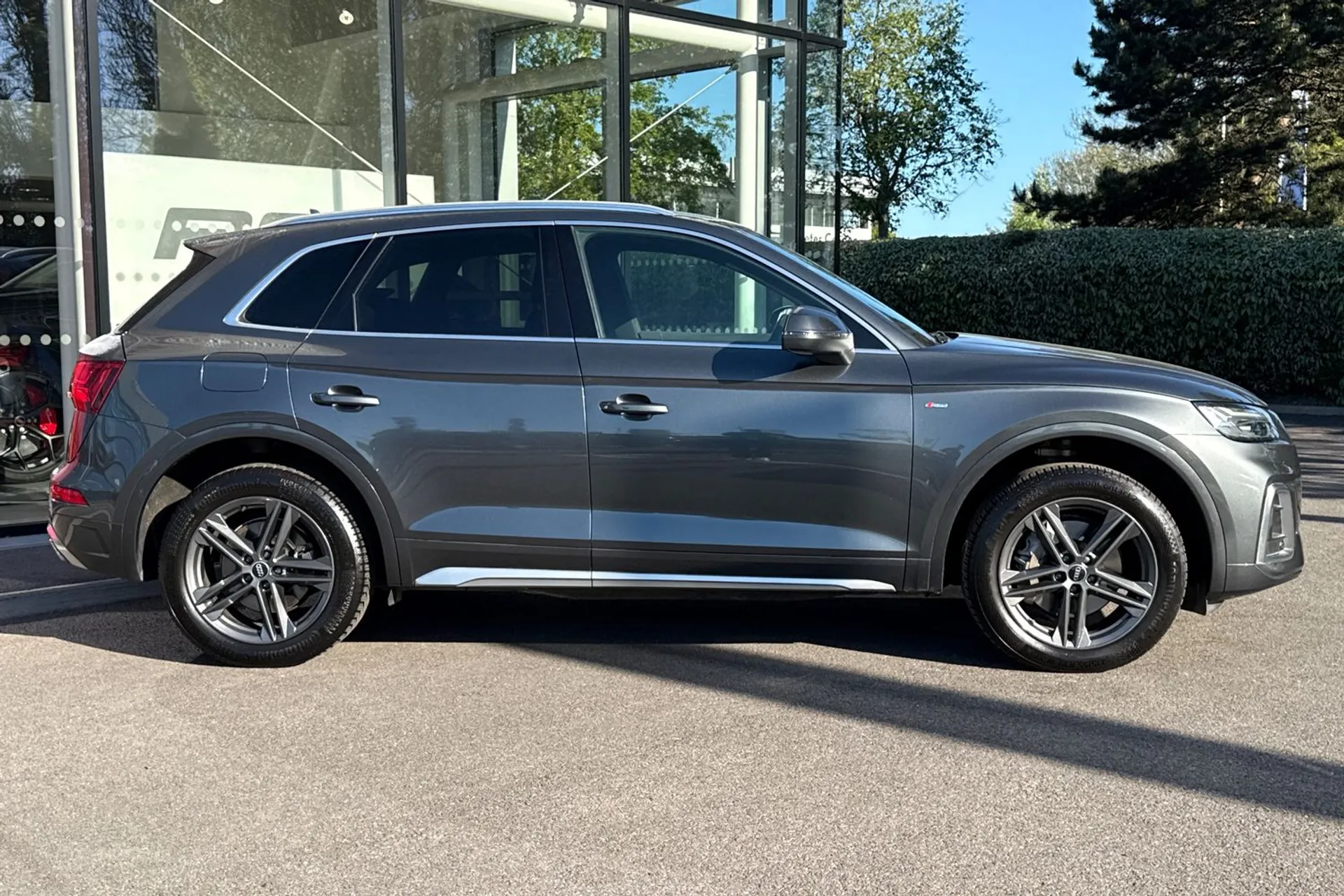 Audi Q5 thumbnail image number 2