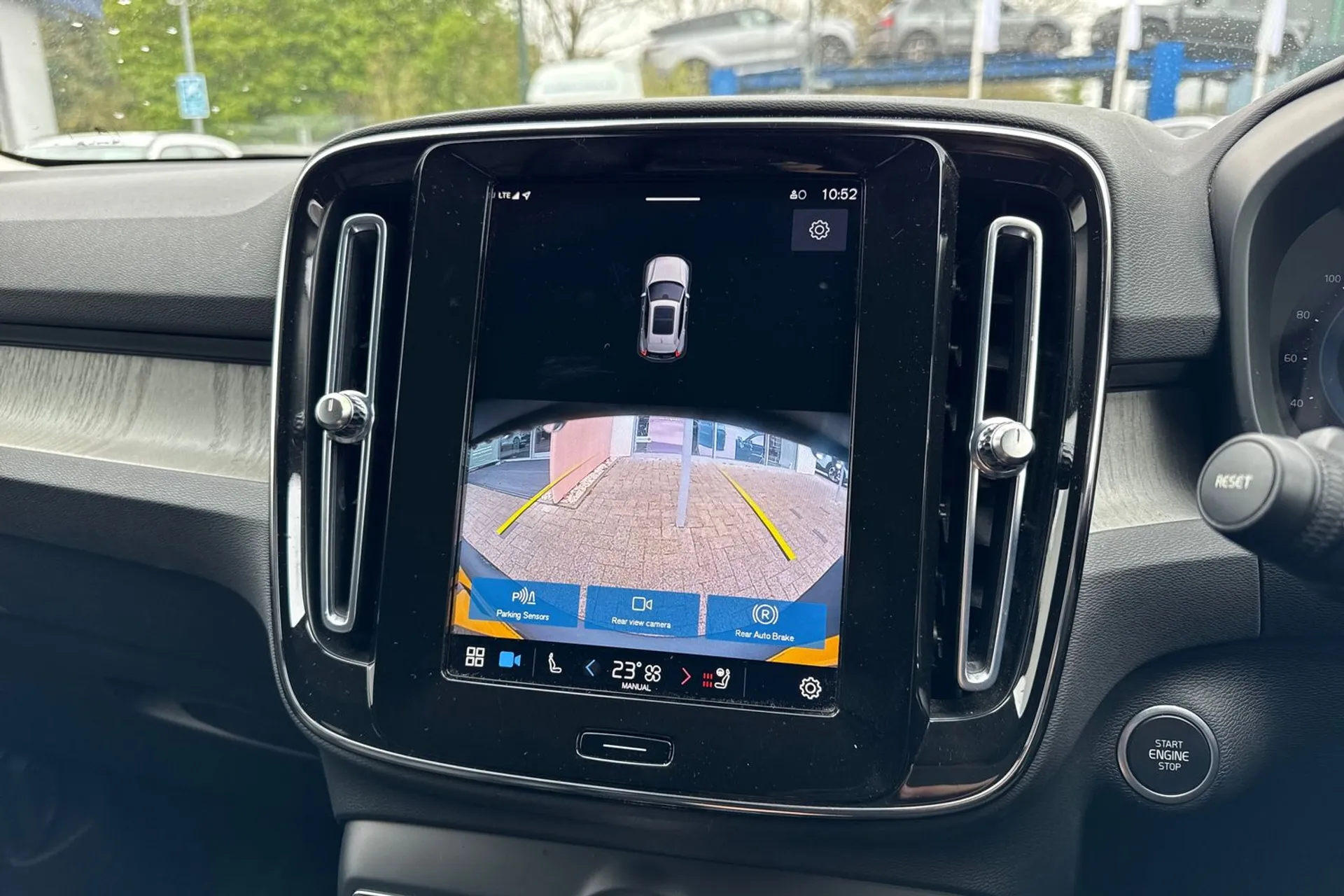 Volvo XC40 thumbnail image number 4