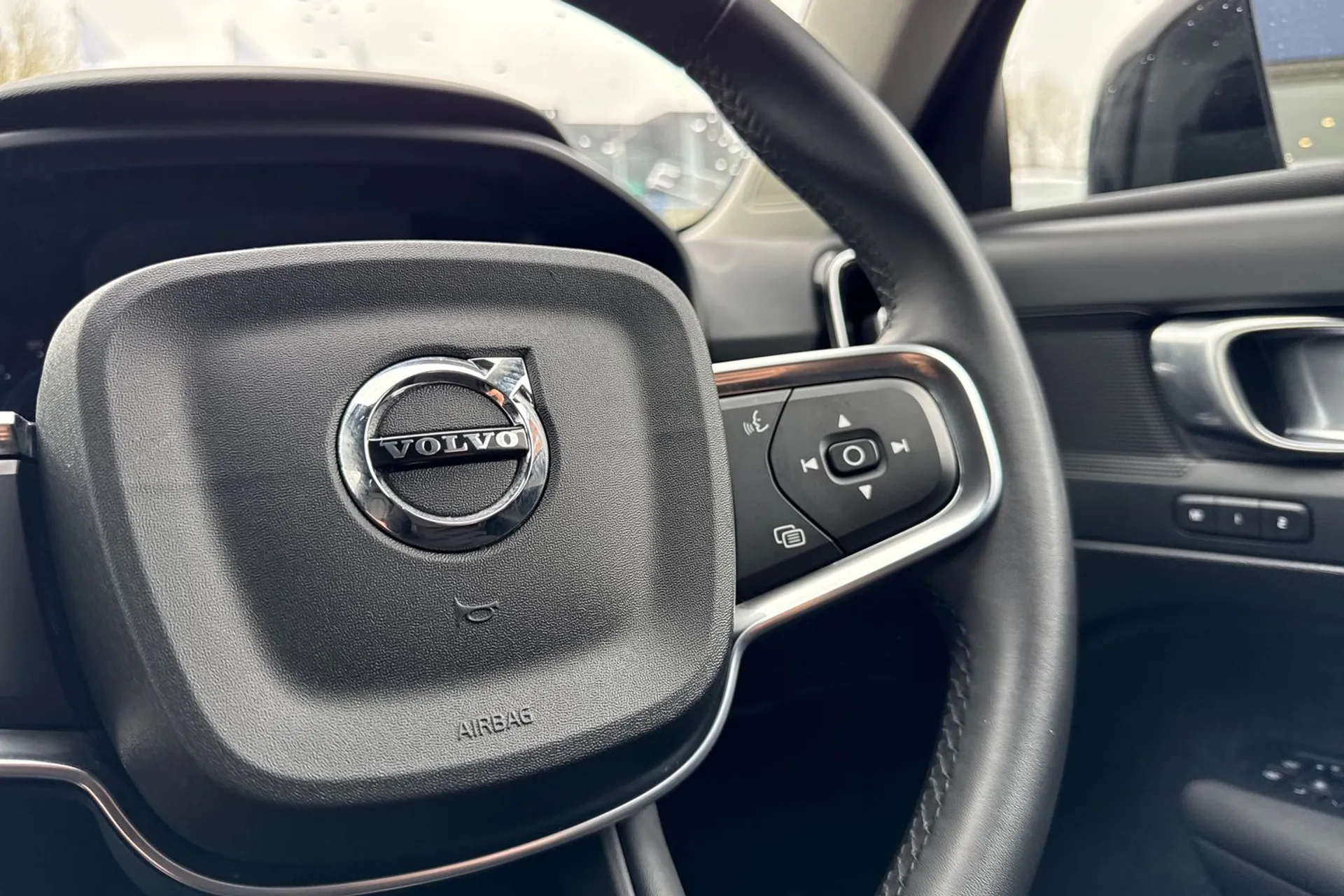 Volvo XC40 thumbnail image number 37