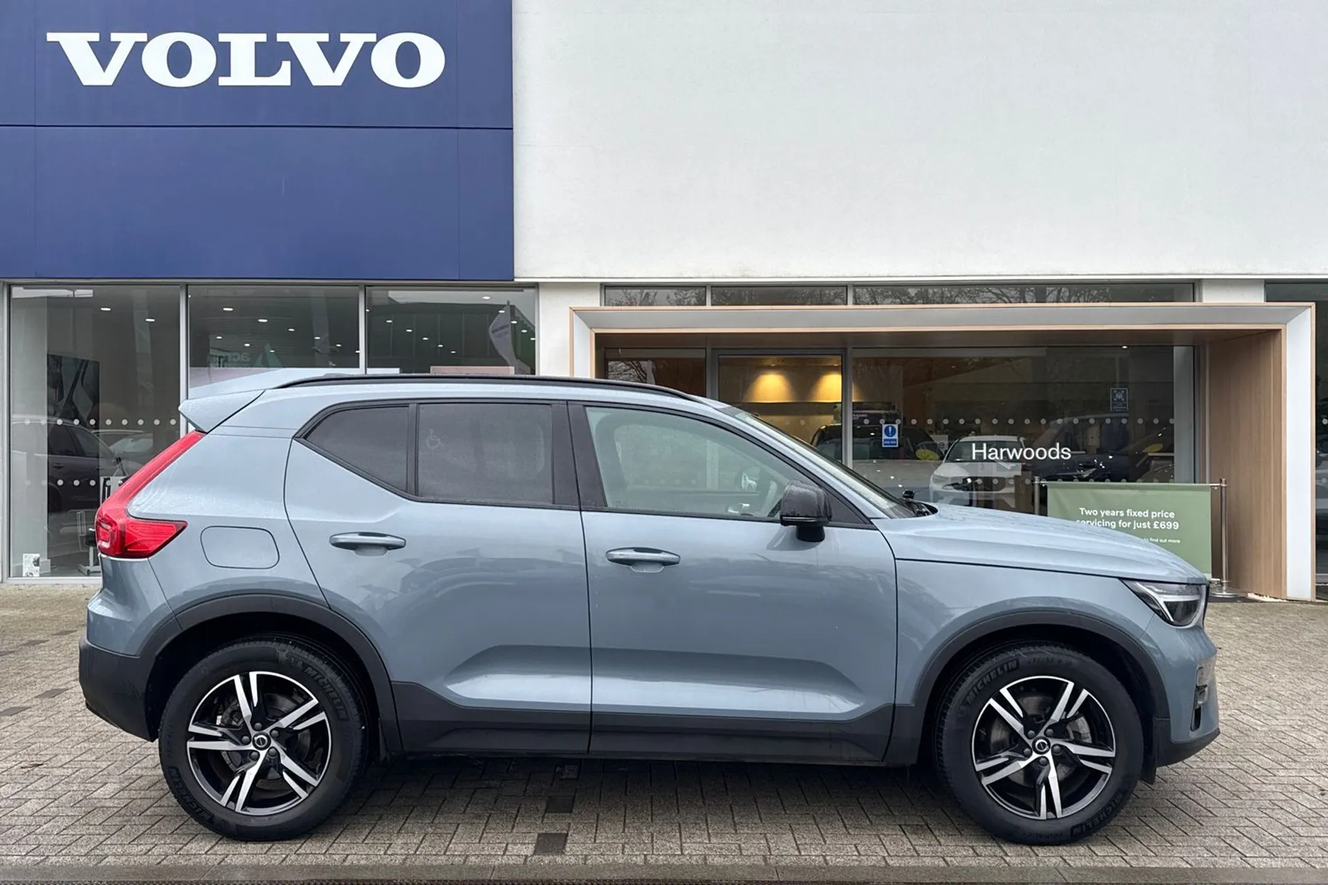 Volvo XC40 thumbnail image number 2