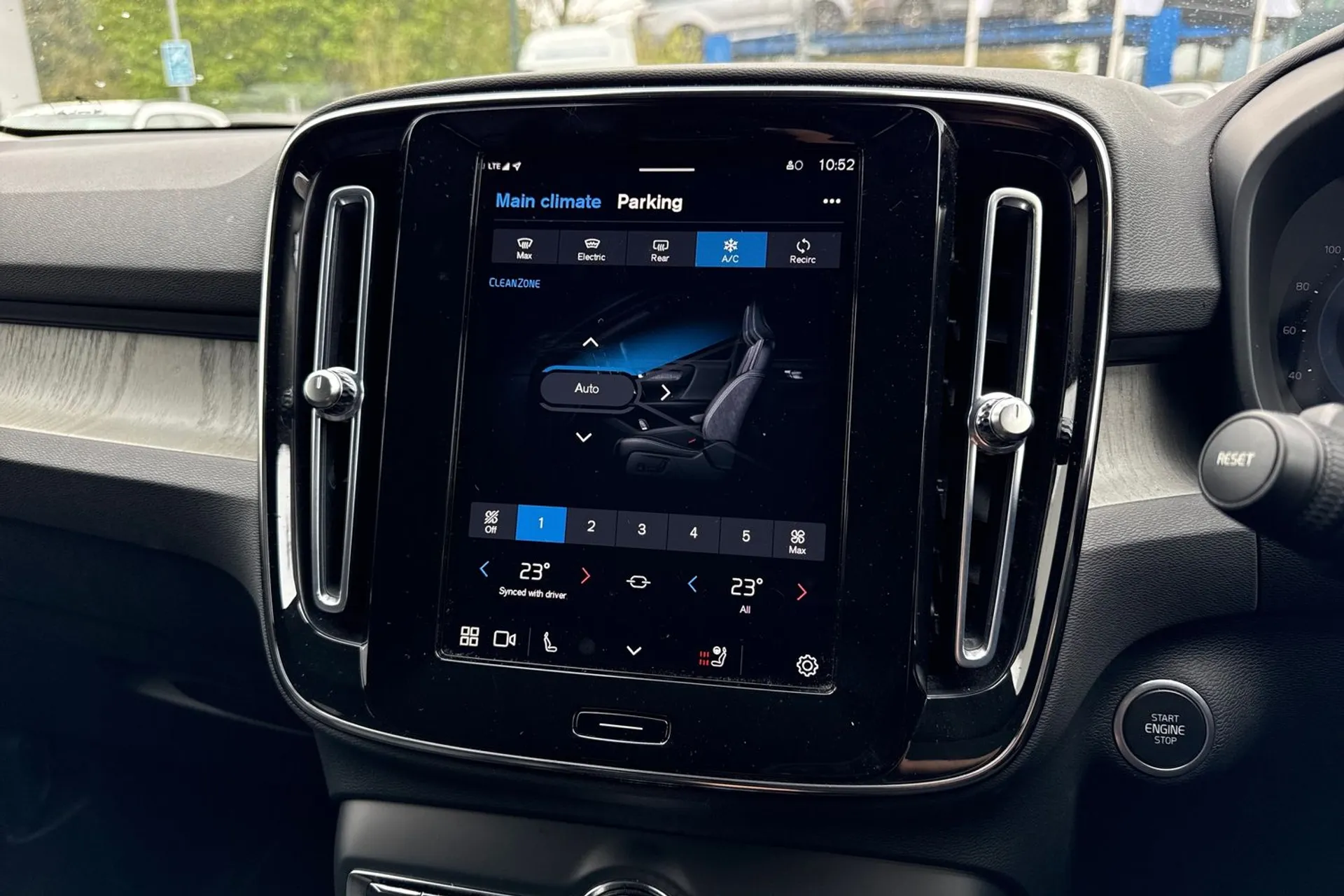 Volvo XC40 thumbnail image number 38