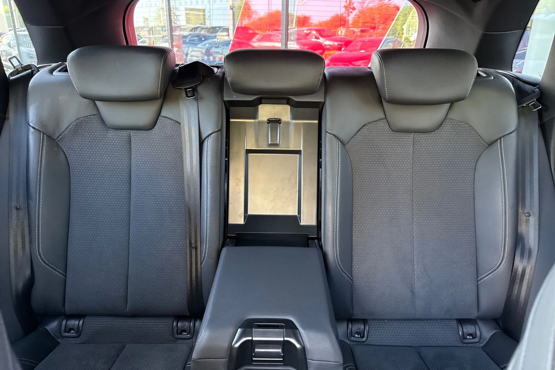 Audi Q5 thumbnail image number 28