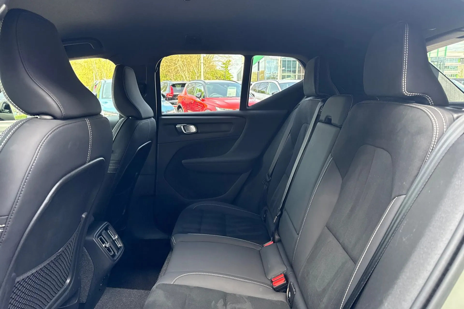 Volvo XC40 thumbnail image number 30