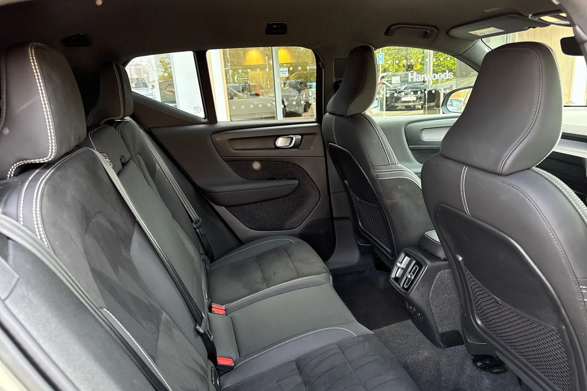 Volvo XC40 thumbnail image number 23