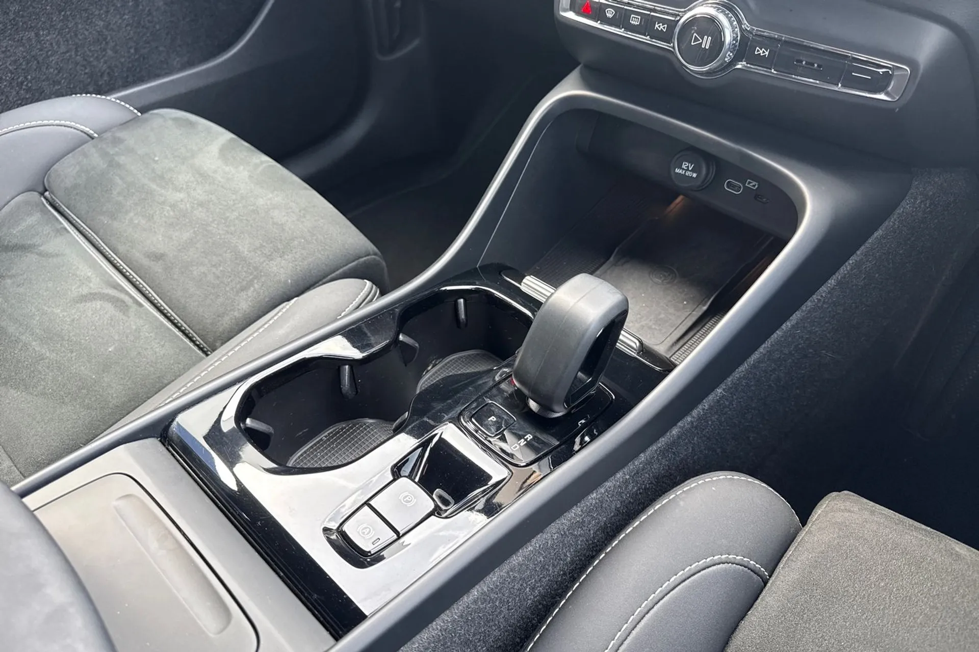 Volvo XC40 thumbnail image number 42