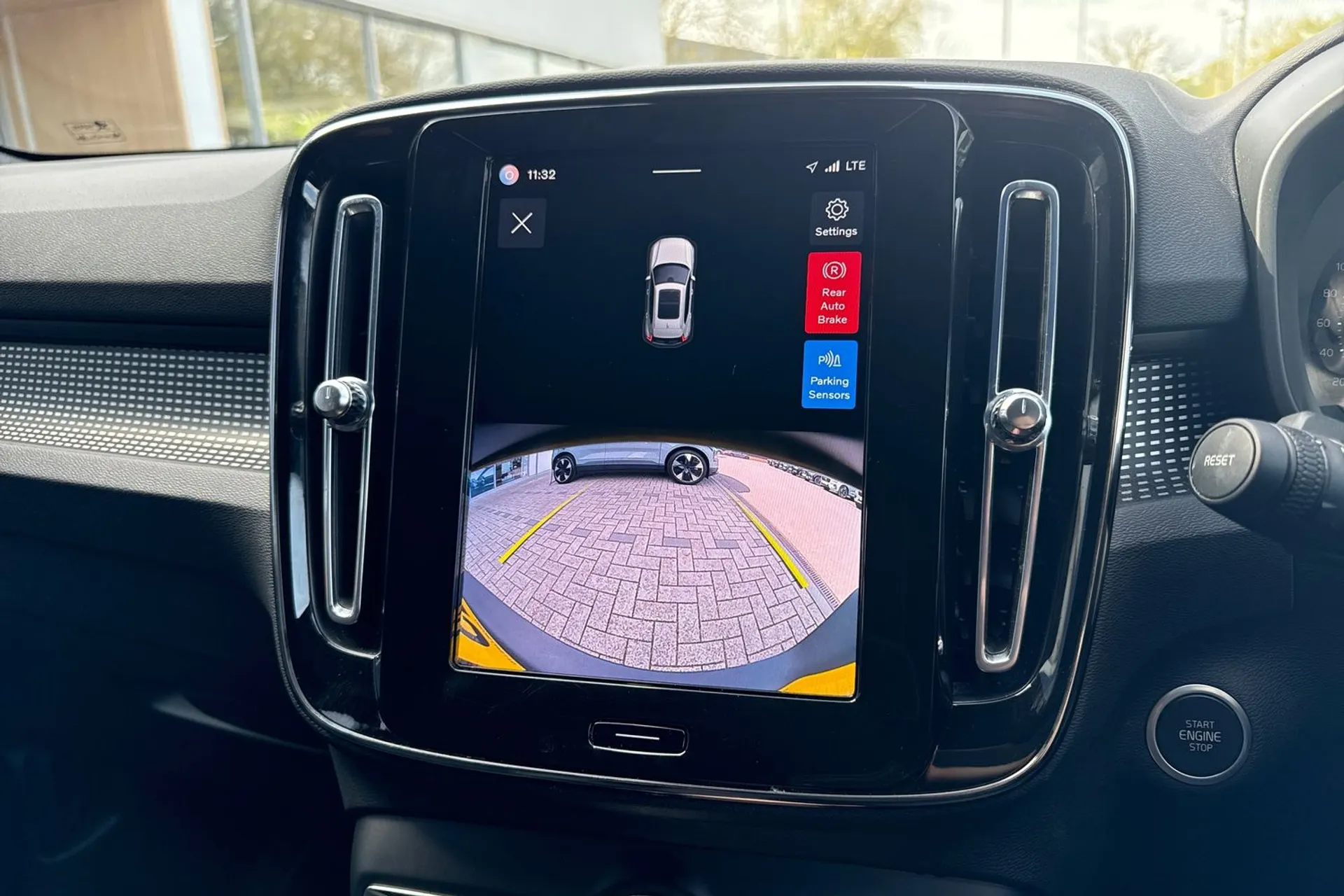 Volvo XC40 thumbnail image number 4