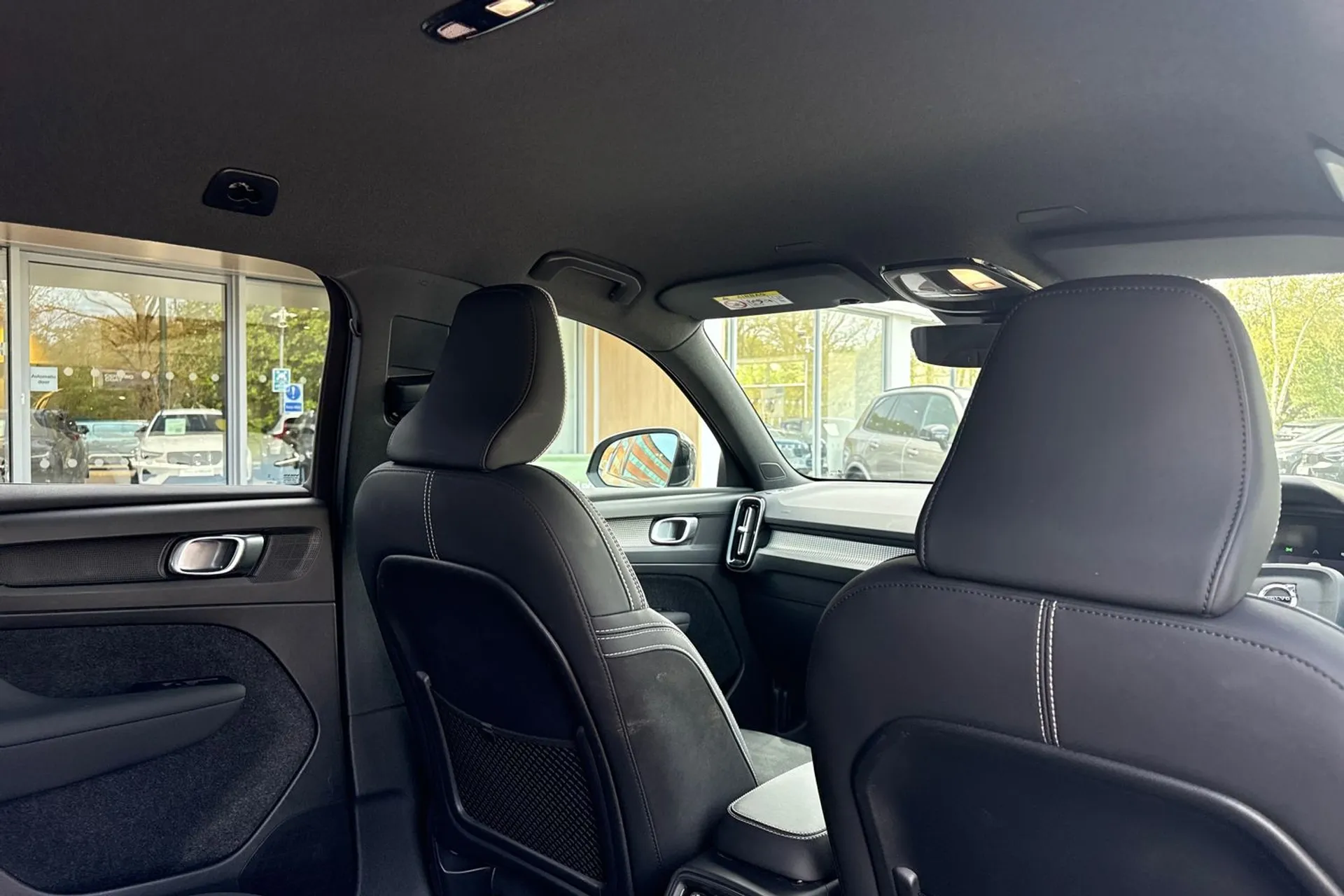 Volvo XC40 thumbnail image number 24