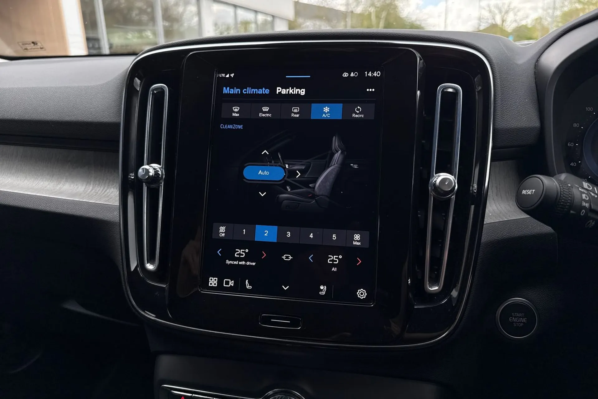 Volvo XC40 thumbnail image number 38