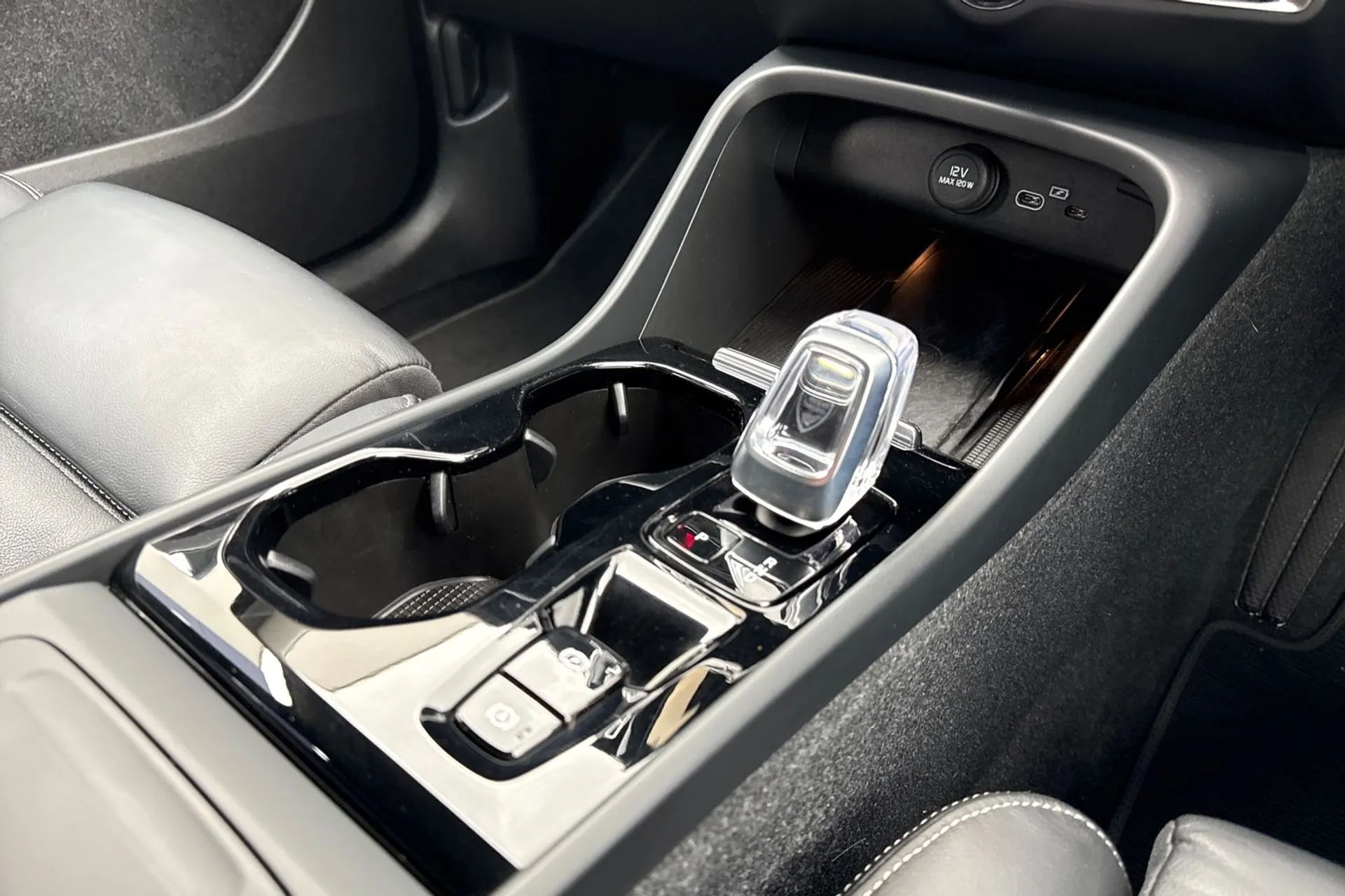 Volvo XC40 thumbnail image number 41