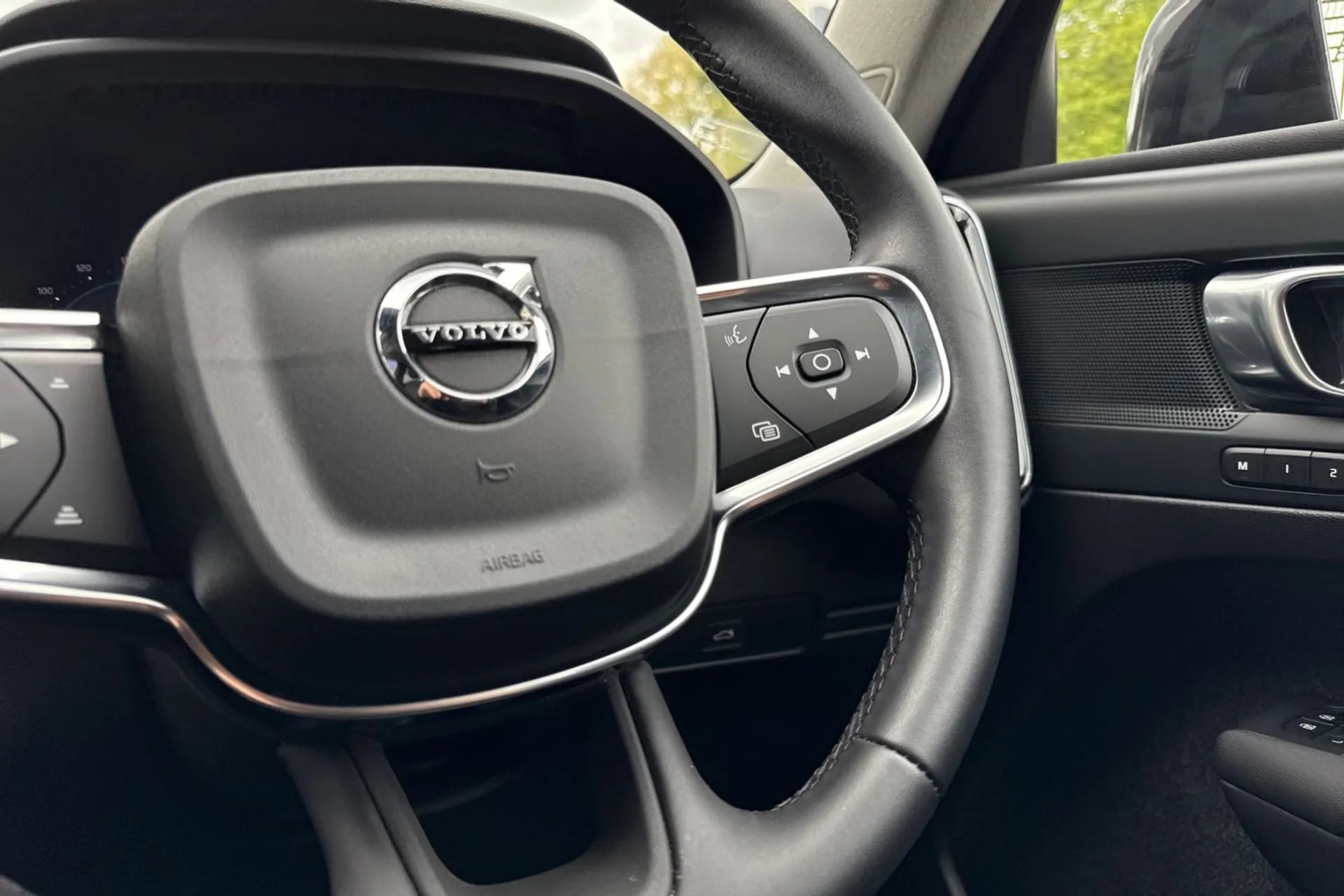 Volvo XC40 thumbnail image number 37