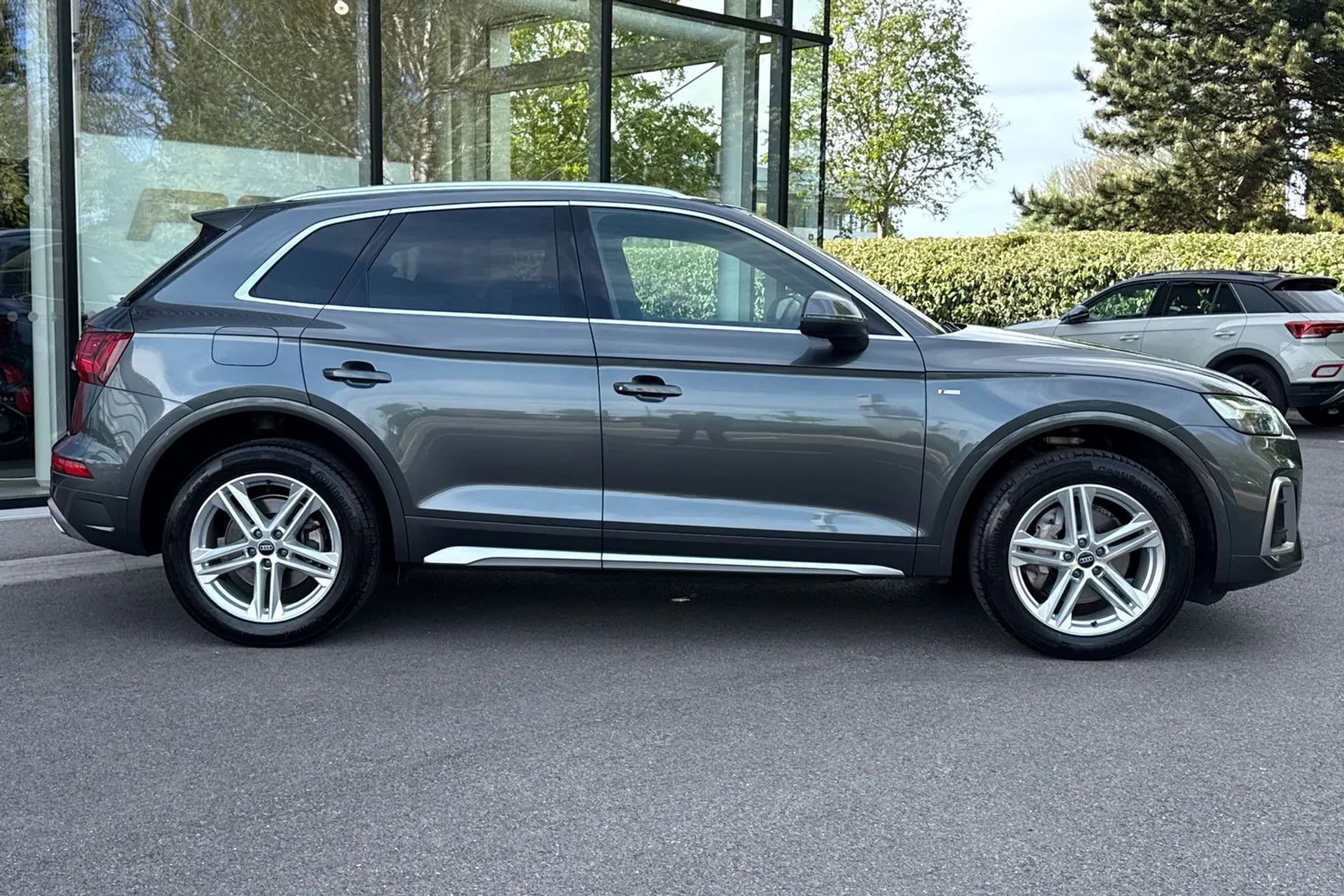 Audi Q5 thumbnail image number 2