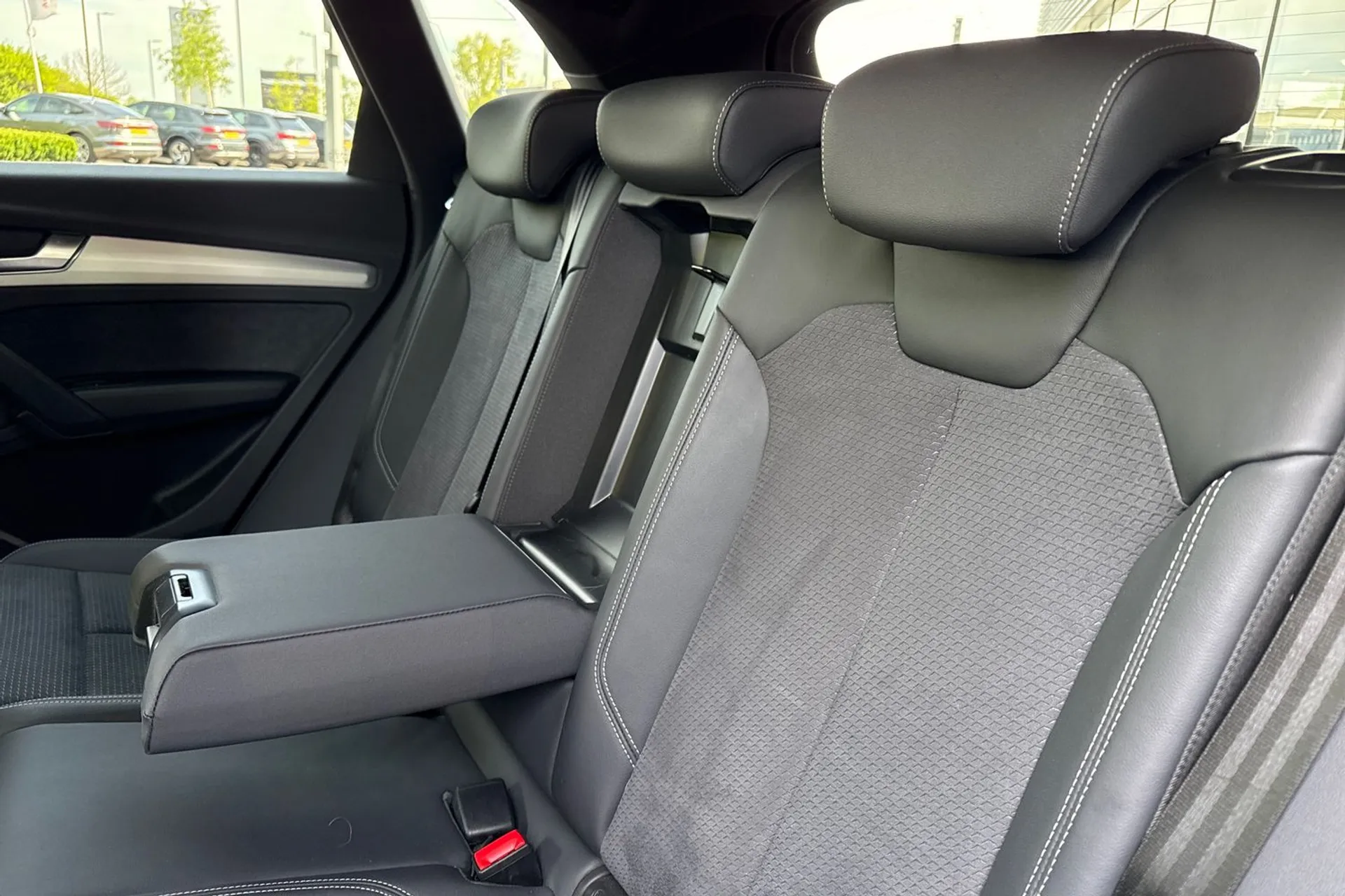 Audi Q5 thumbnail image number 35