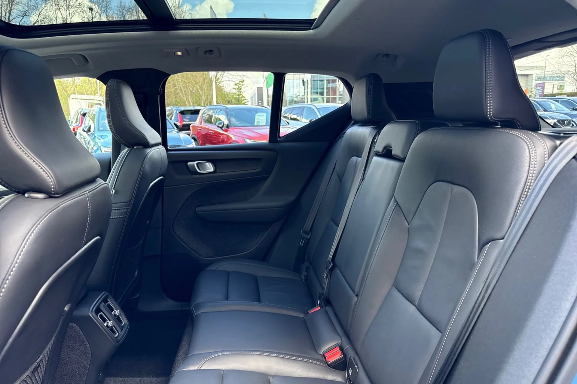 Volvo XC40 thumbnail image number 30