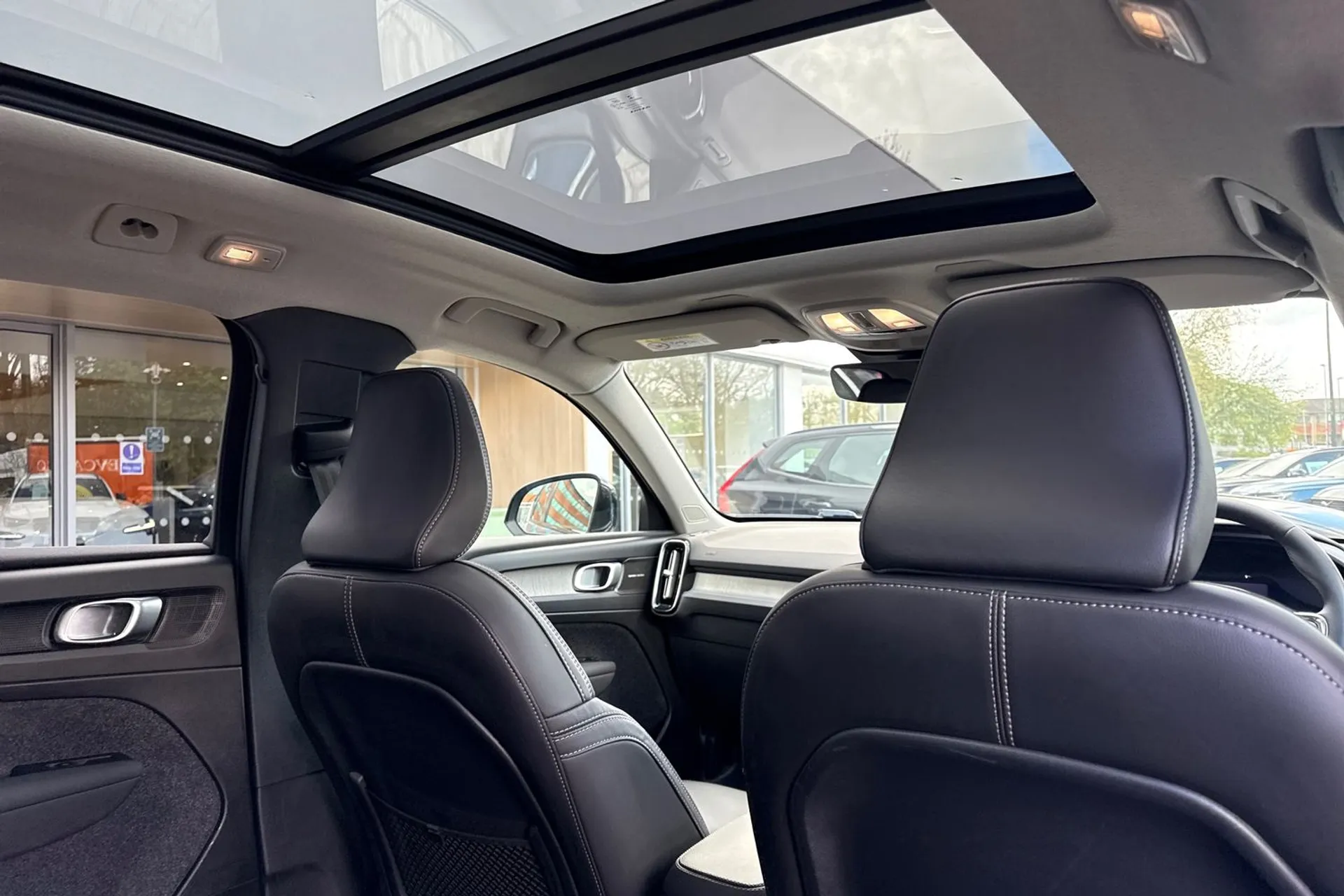 Volvo XC40 thumbnail image number 24