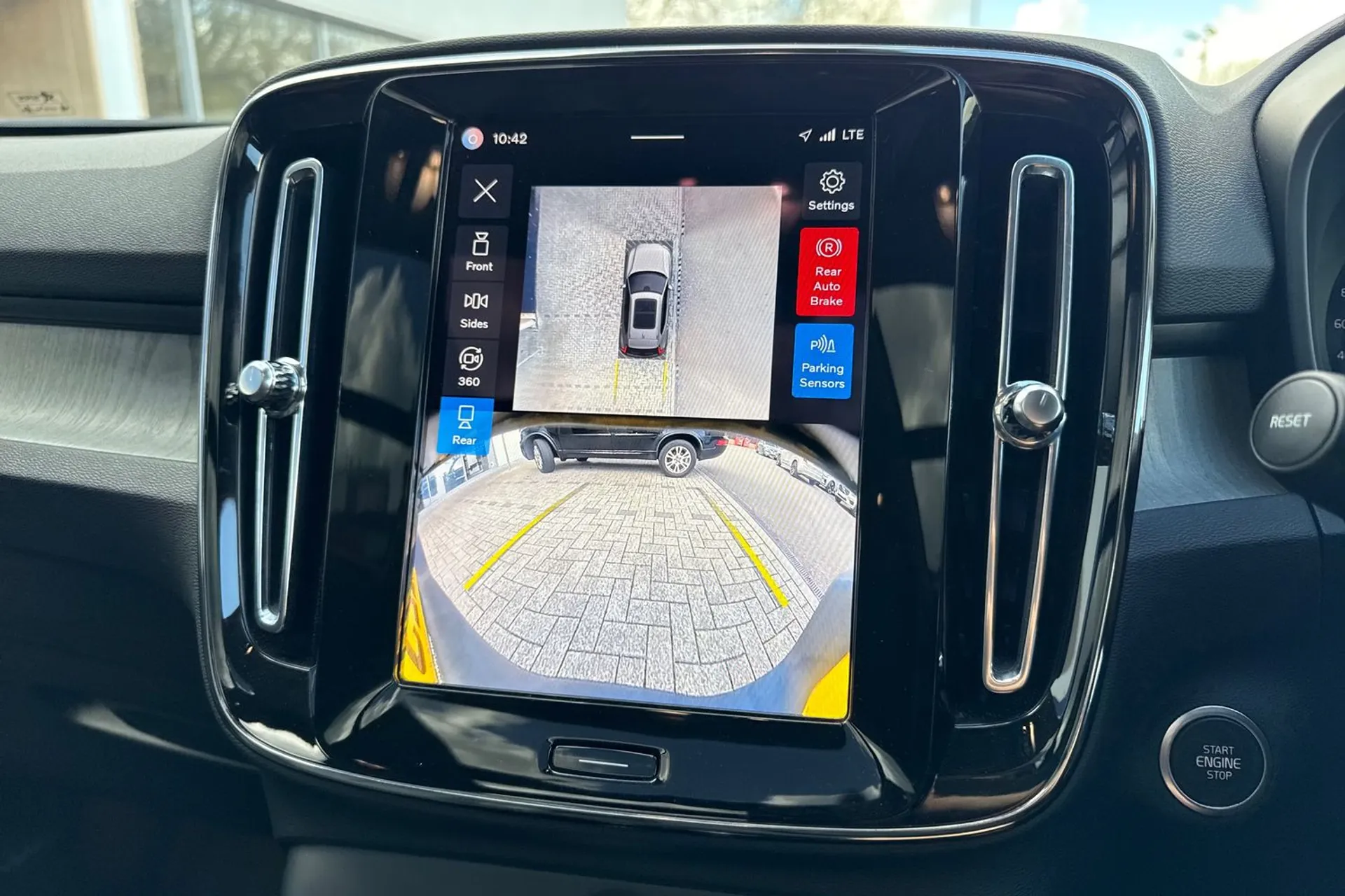 Volvo XC40 thumbnail image number 4