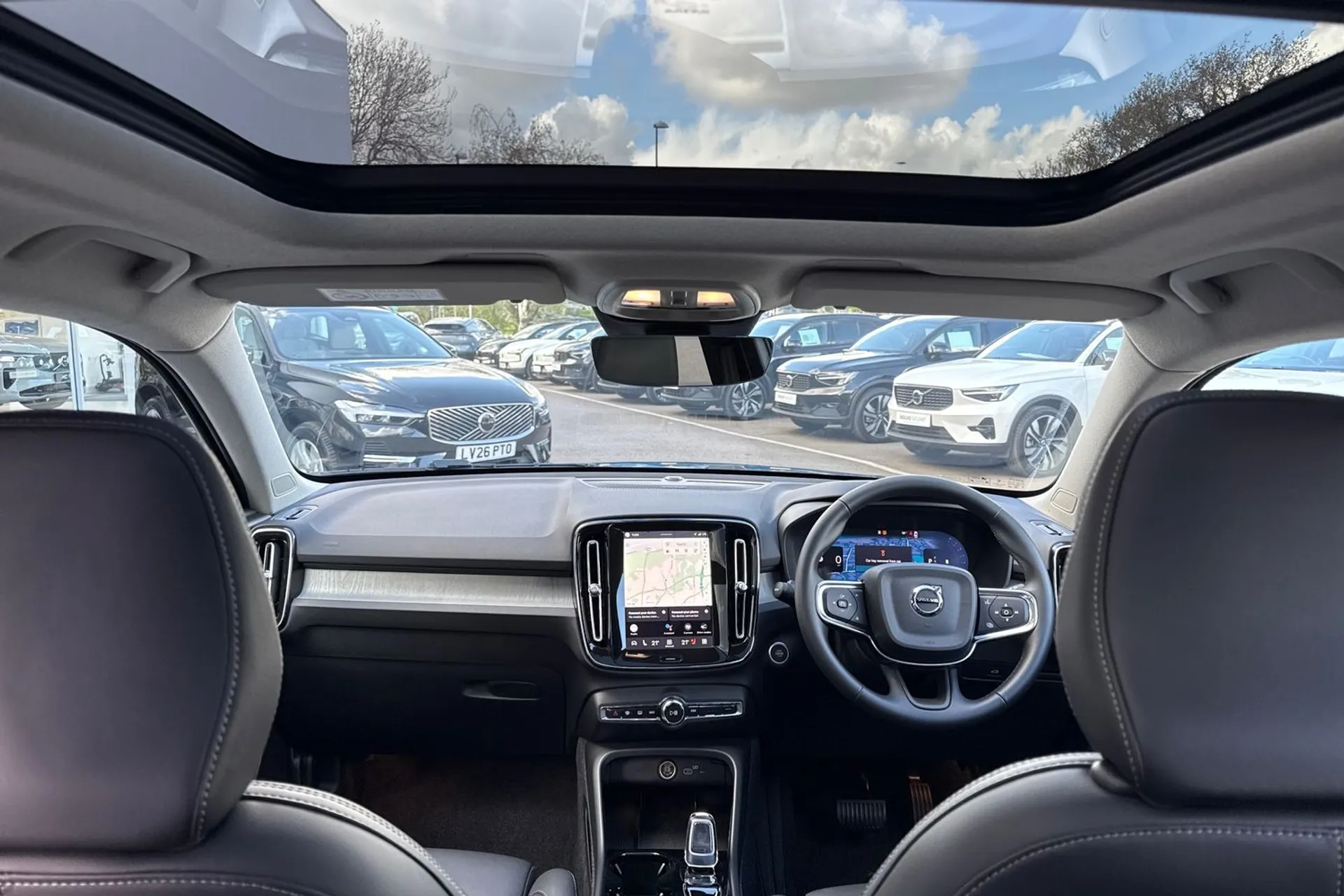 Volvo XC40 thumbnail image number 3