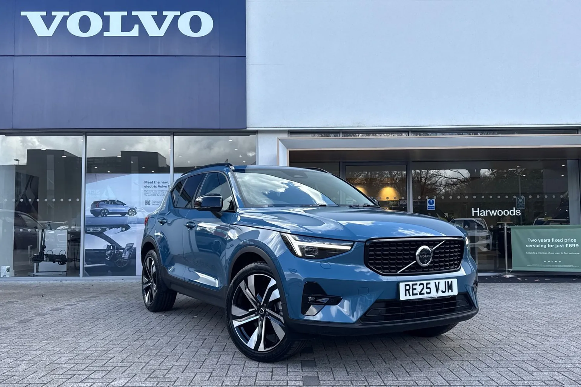 Volvo XC40 focused image