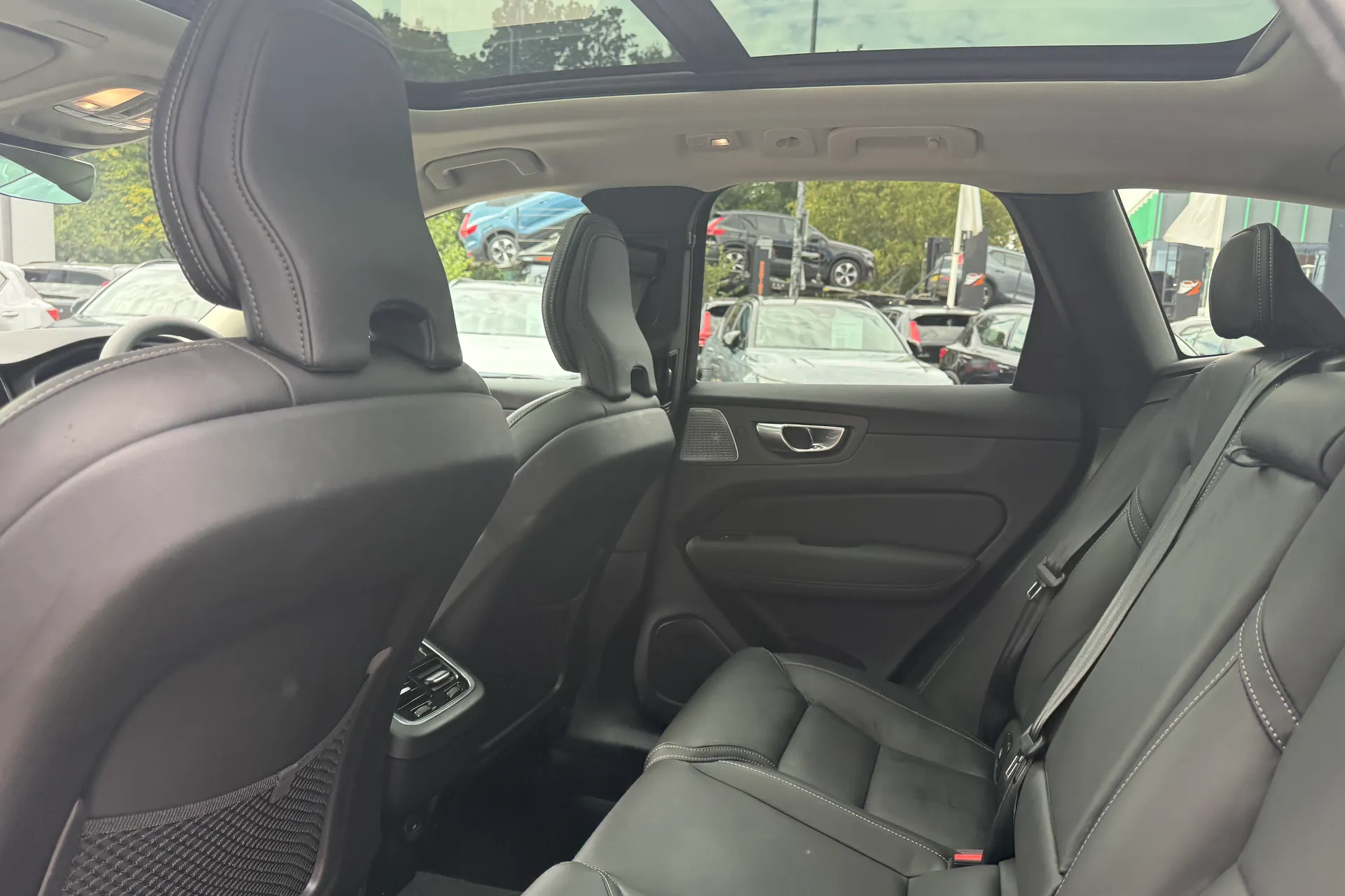 Volvo XC60 thumbnail image number 30