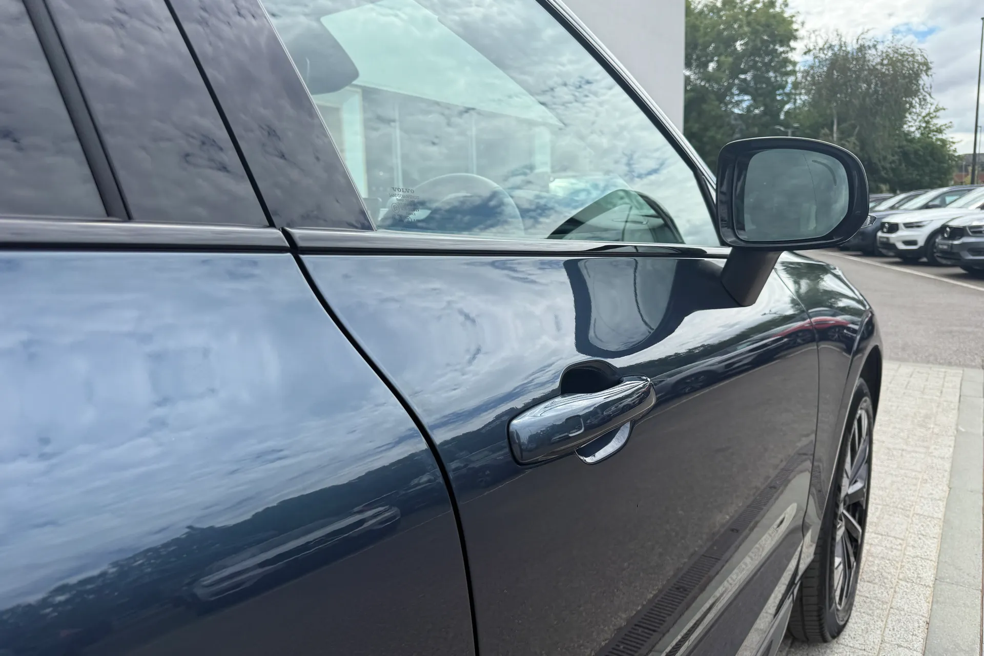 Volvo XC60 thumbnail image number 16
