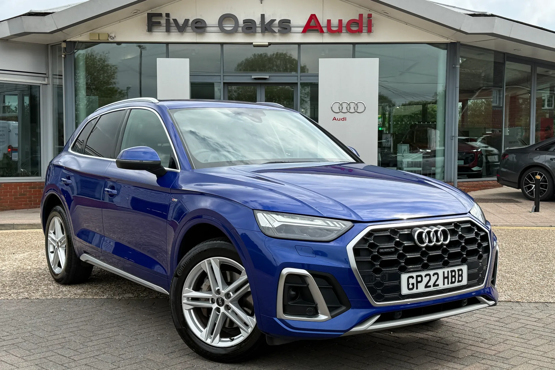 Audi Q5 focused image