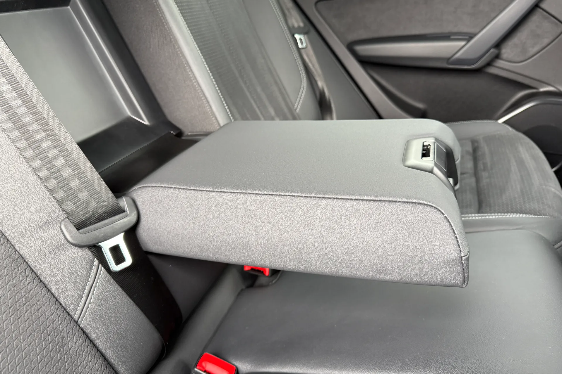 Audi Q5 thumbnail image number 47