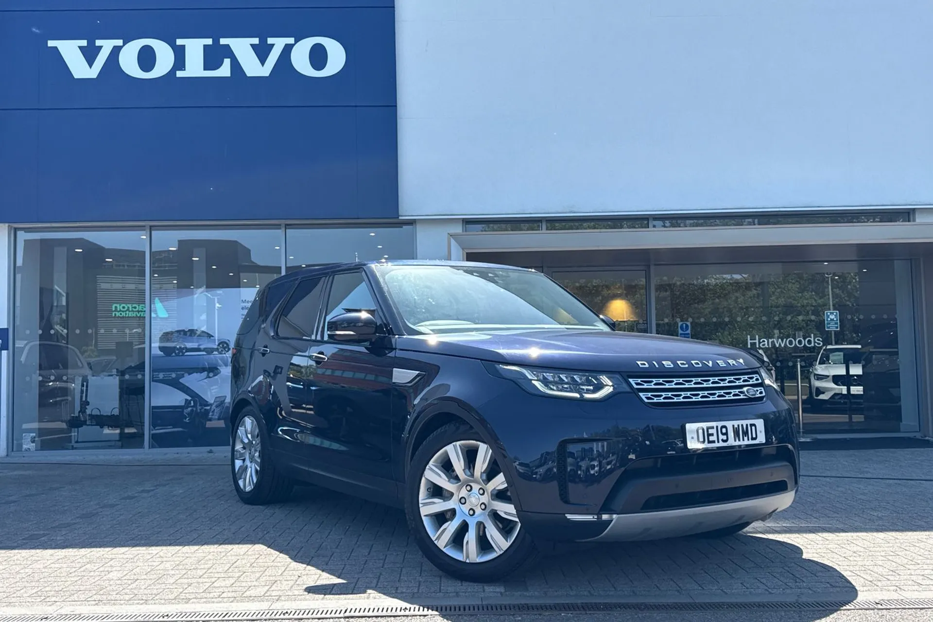 LAND ROVER DISCOVERY focused image