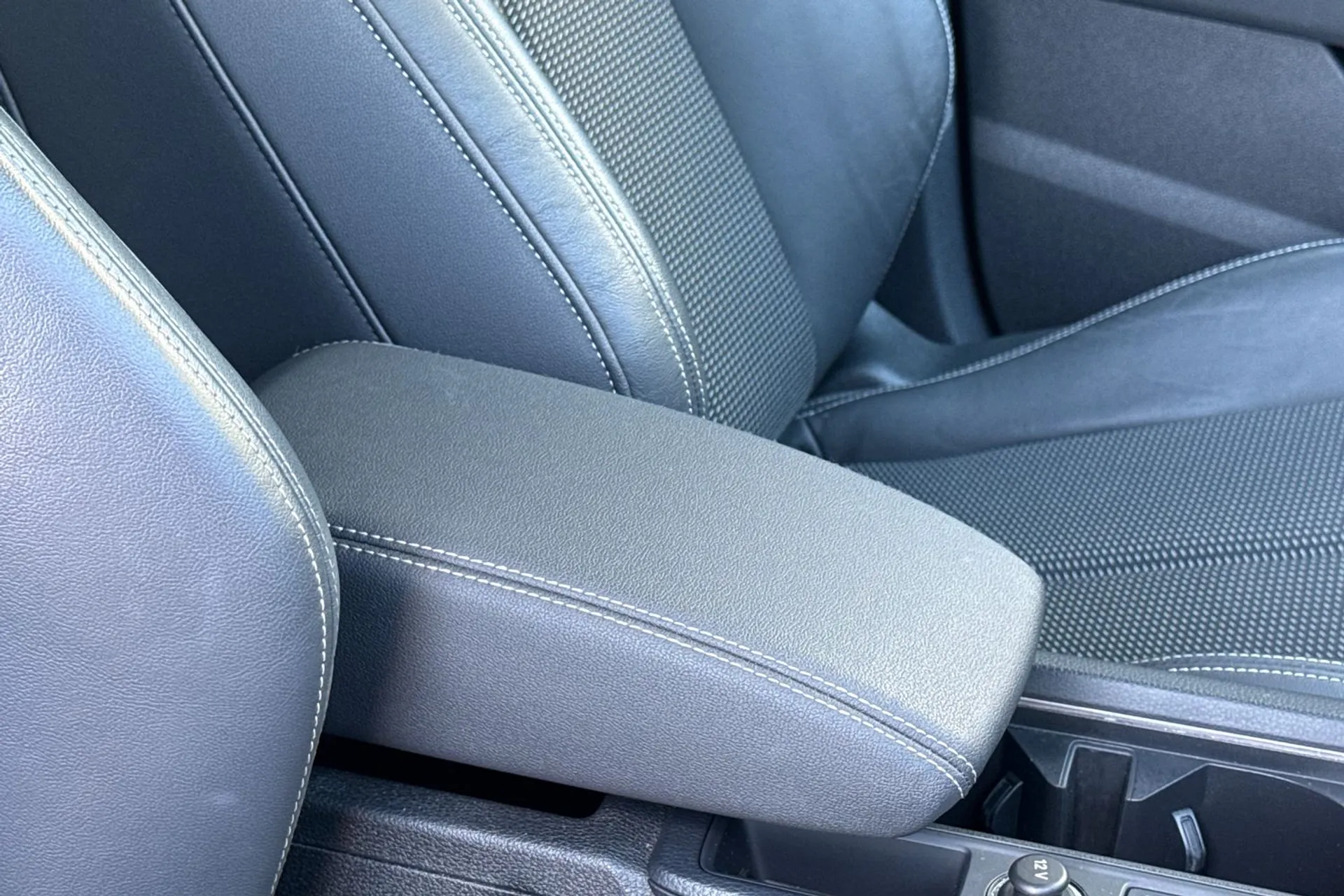 Audi Q3 thumbnail image number 36