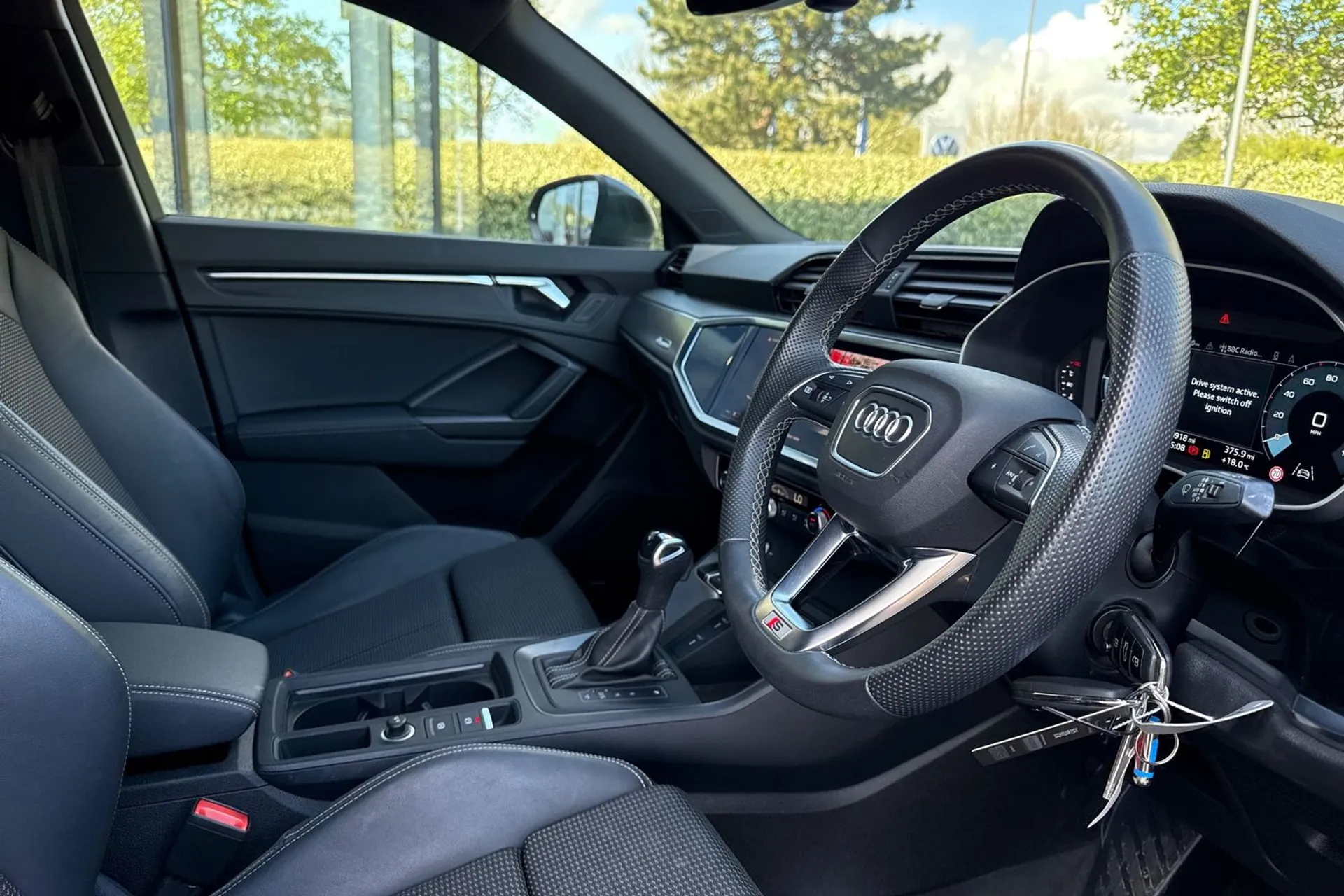 Audi Q3 thumbnail image number 16