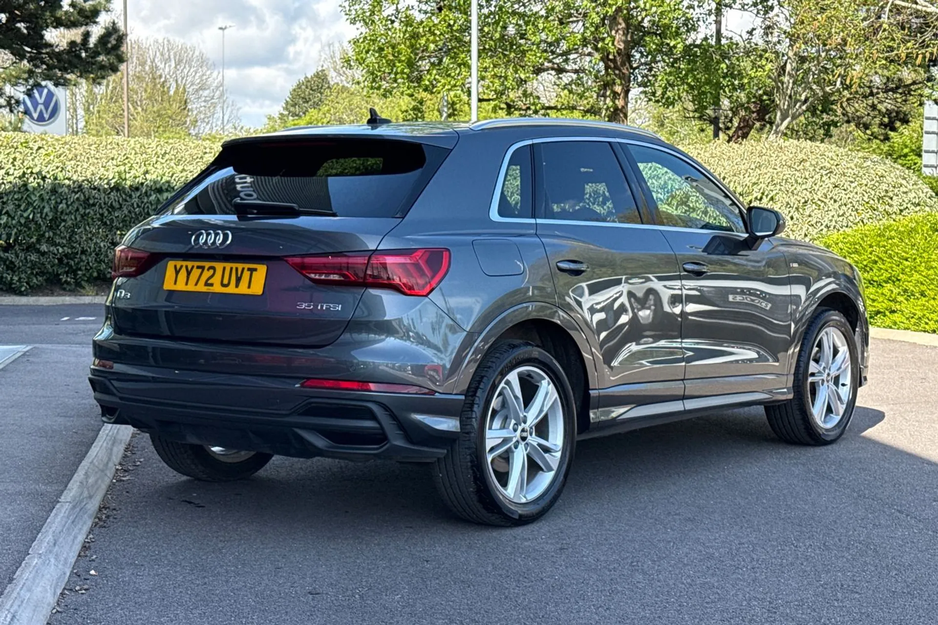 Audi Q3 thumbnail image number 14