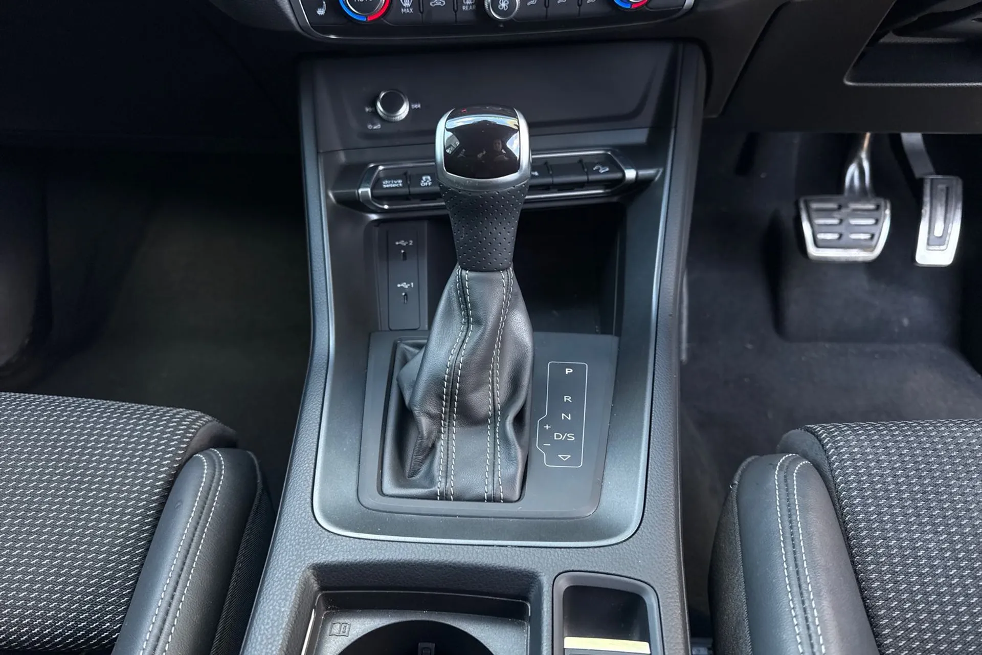 Audi Q3 thumbnail image number 49