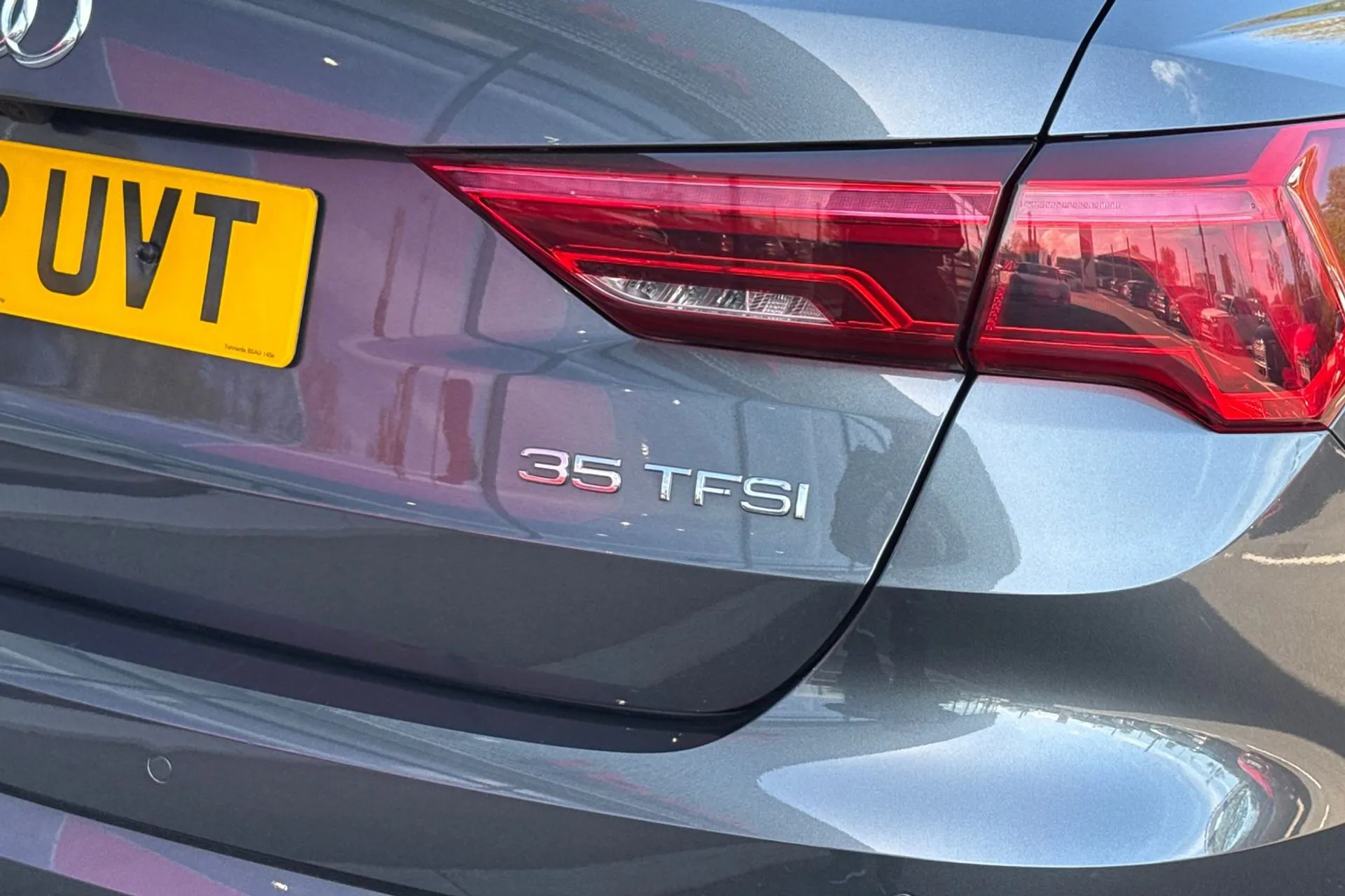 Audi Q3 thumbnail image number 12