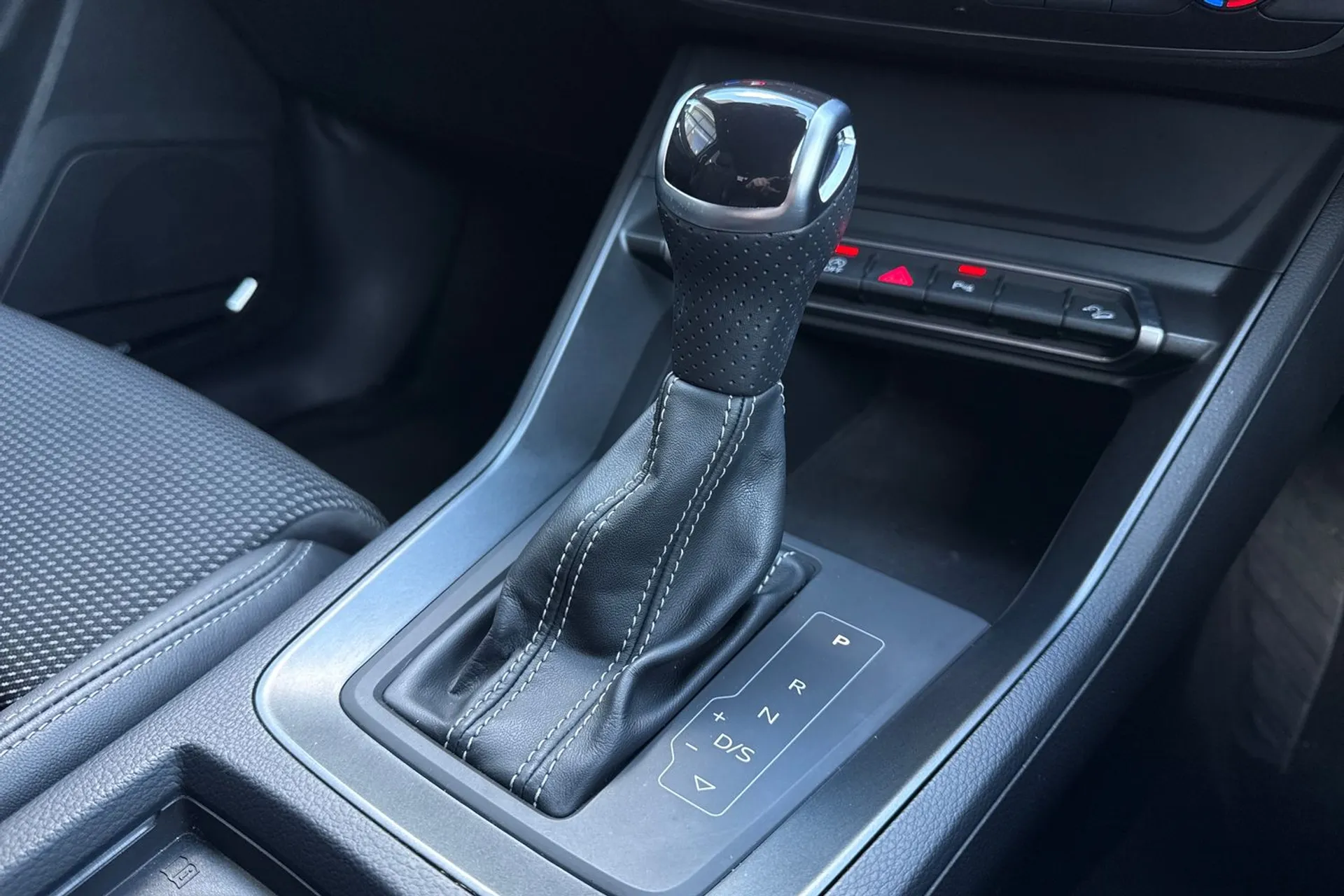 Audi Q3 thumbnail image number 11