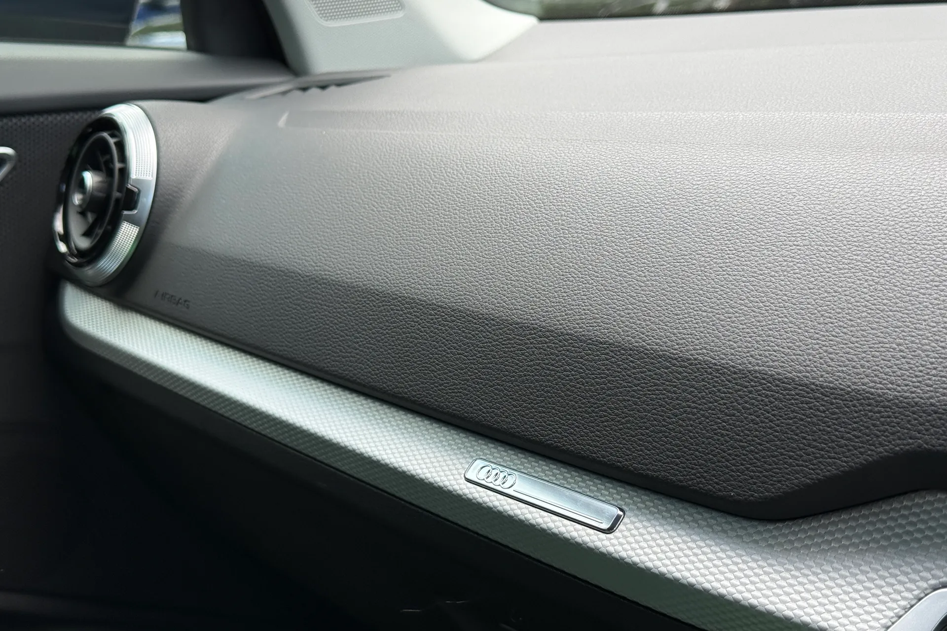 Audi Q2 thumbnail image number 15