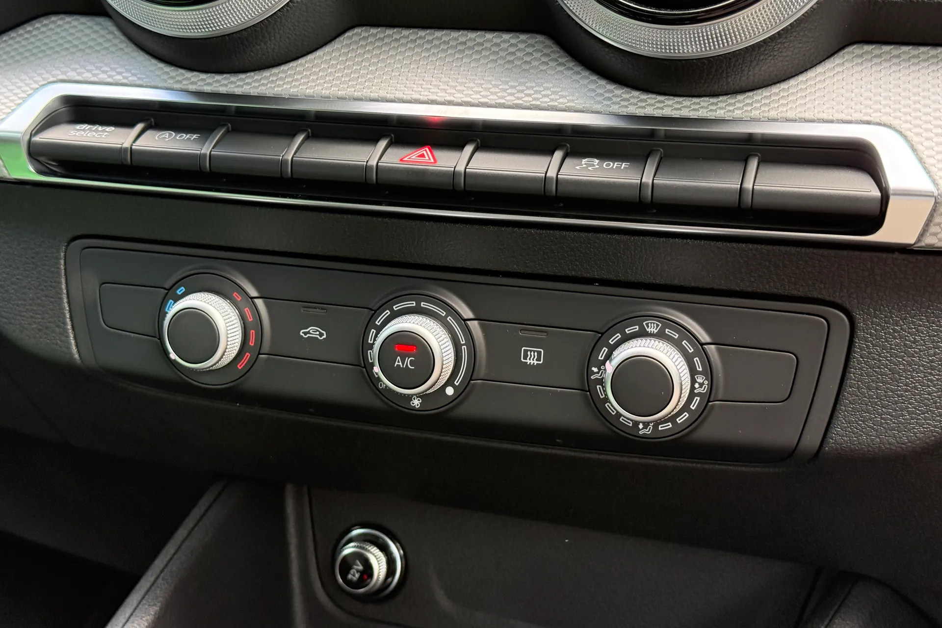 Audi Q2 thumbnail image number 17