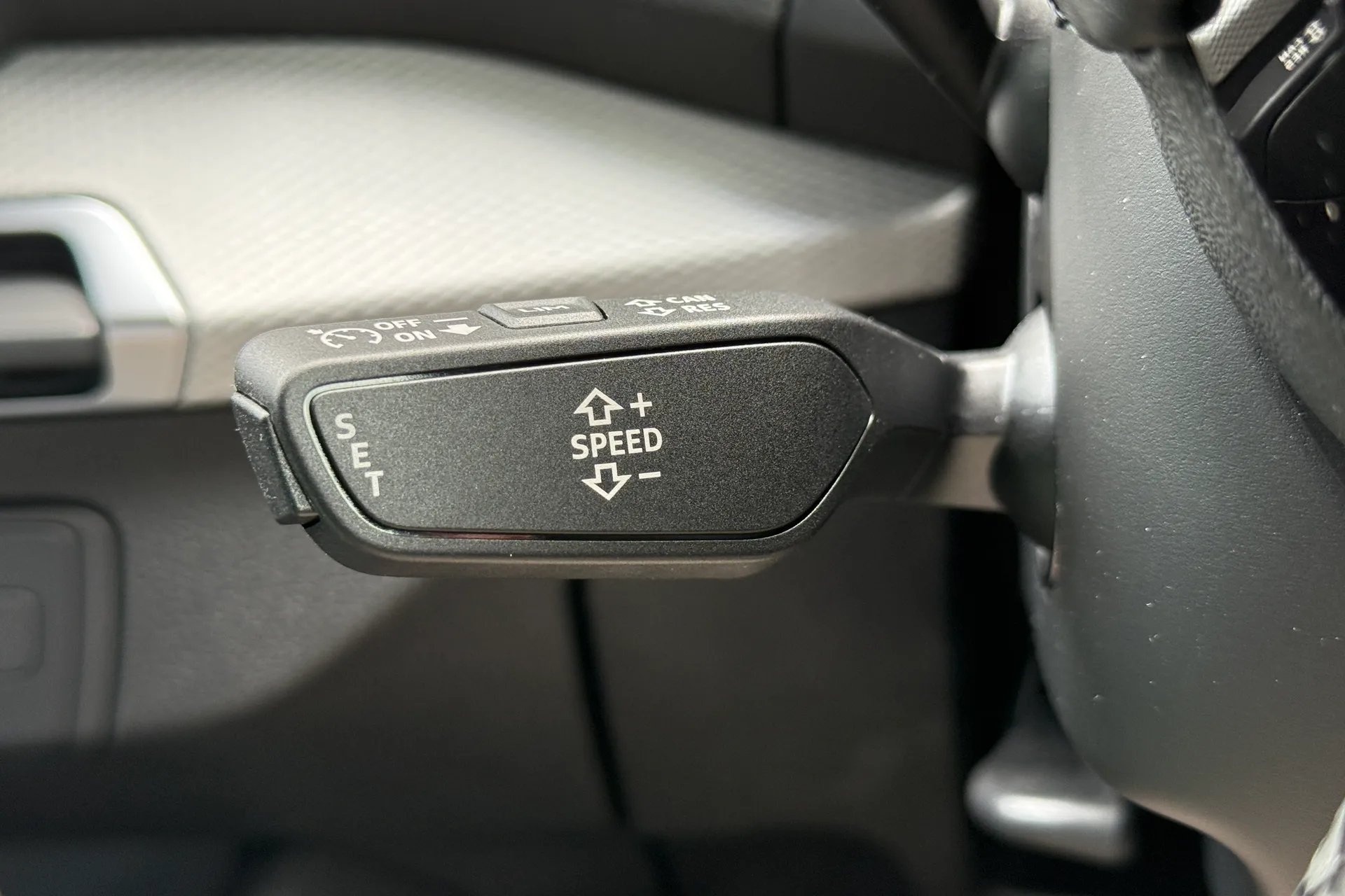 Audi Q2 thumbnail image number 18