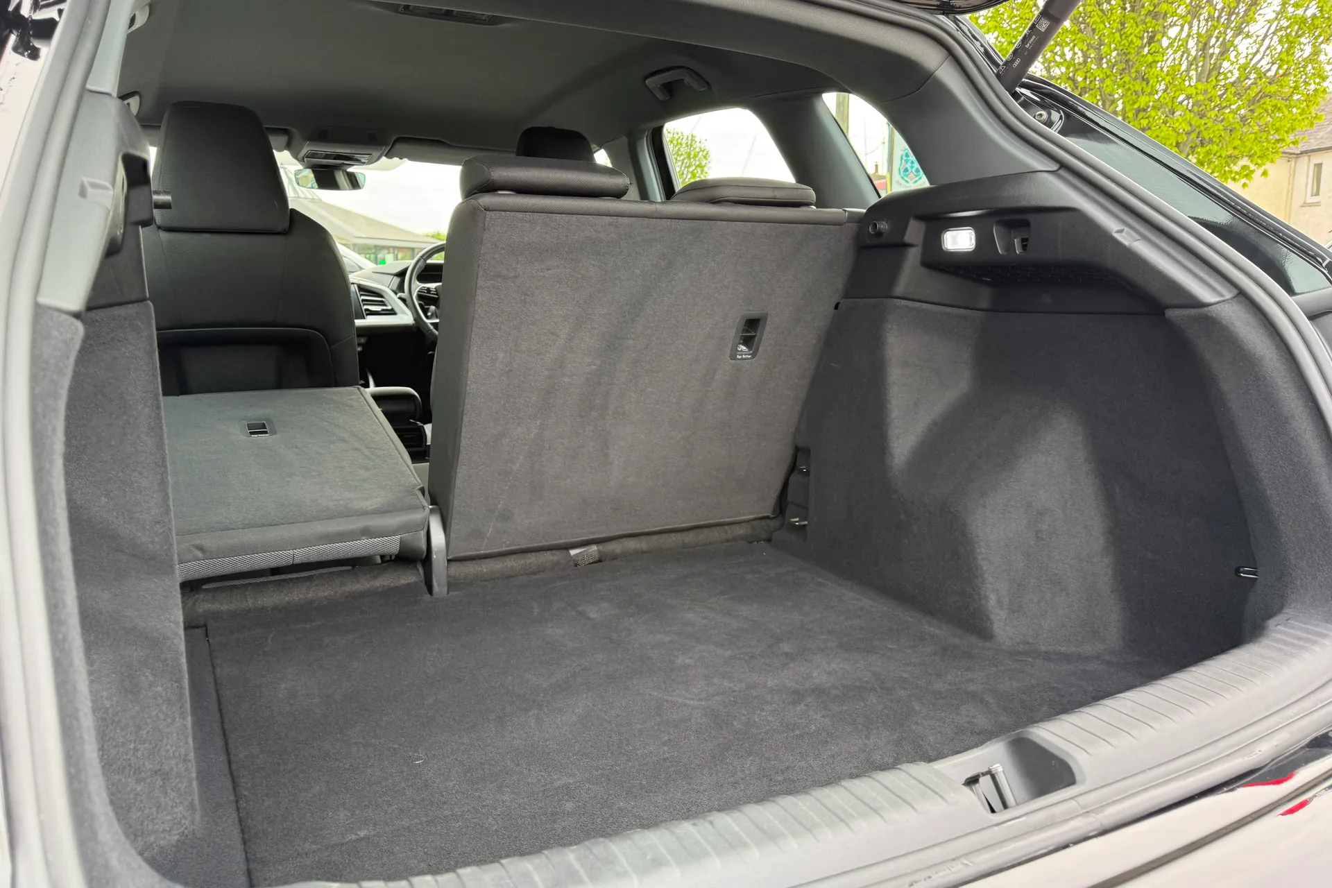 Audi Q4 thumbnail image number 38