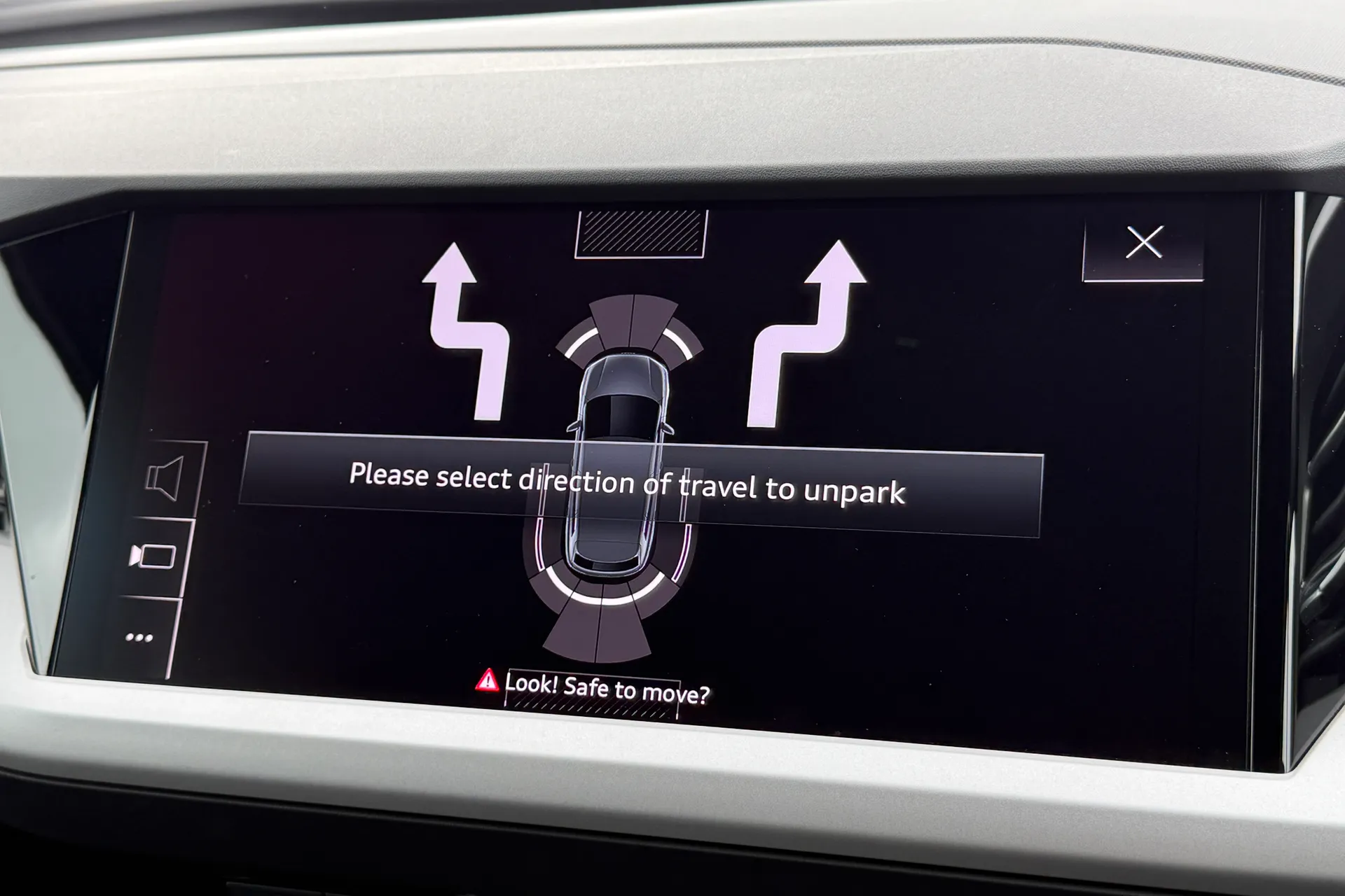 Audi Q4 thumbnail image number 9