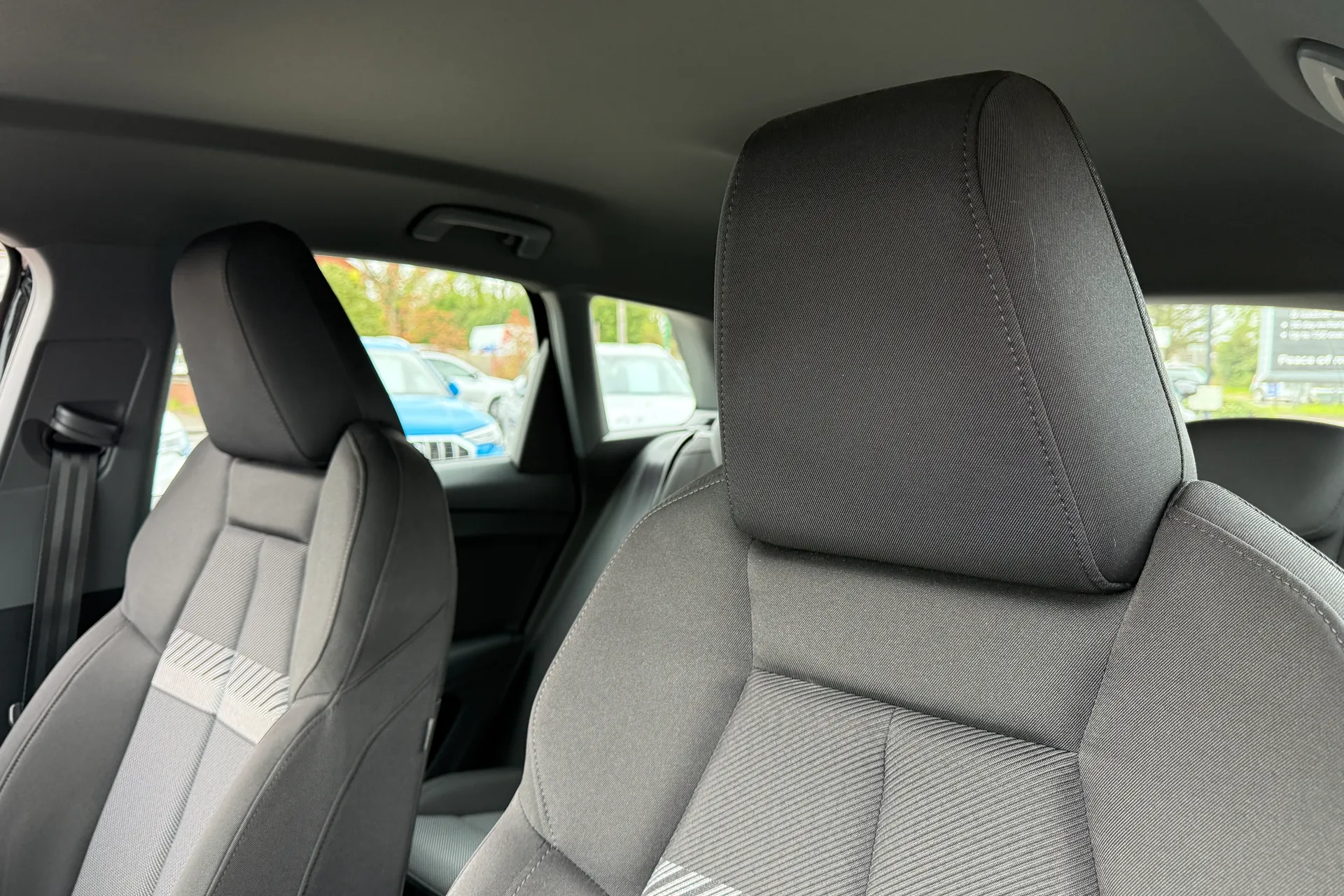 Audi Q4 thumbnail image number 32