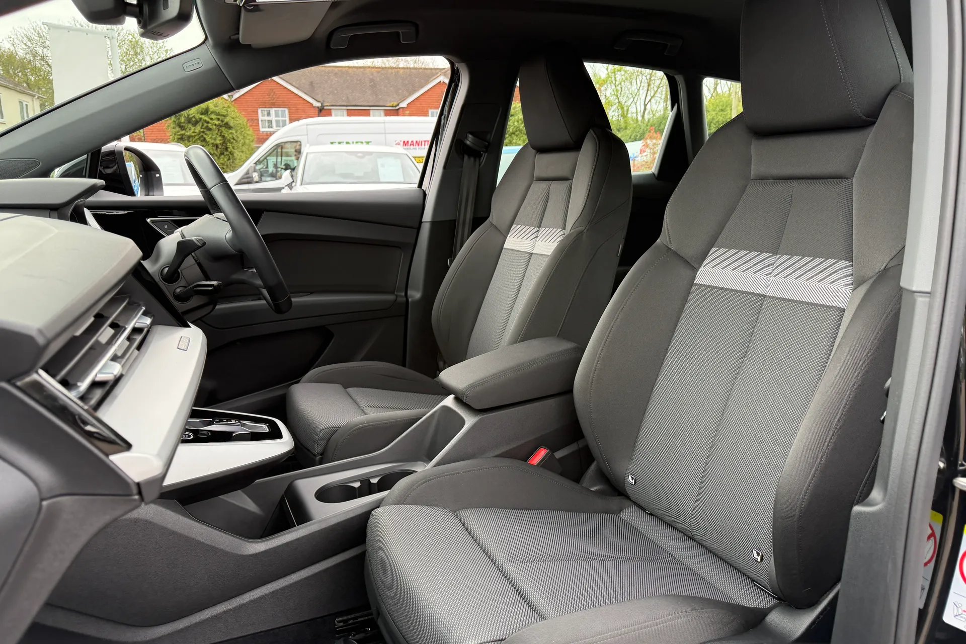 Audi Q4 thumbnail image number 31