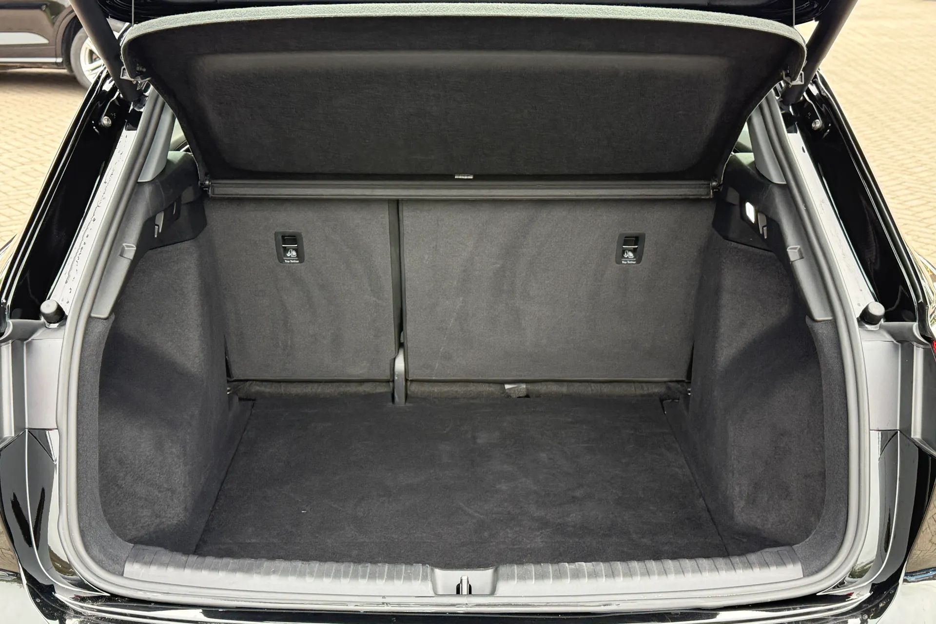 Audi Q4 thumbnail image number 36