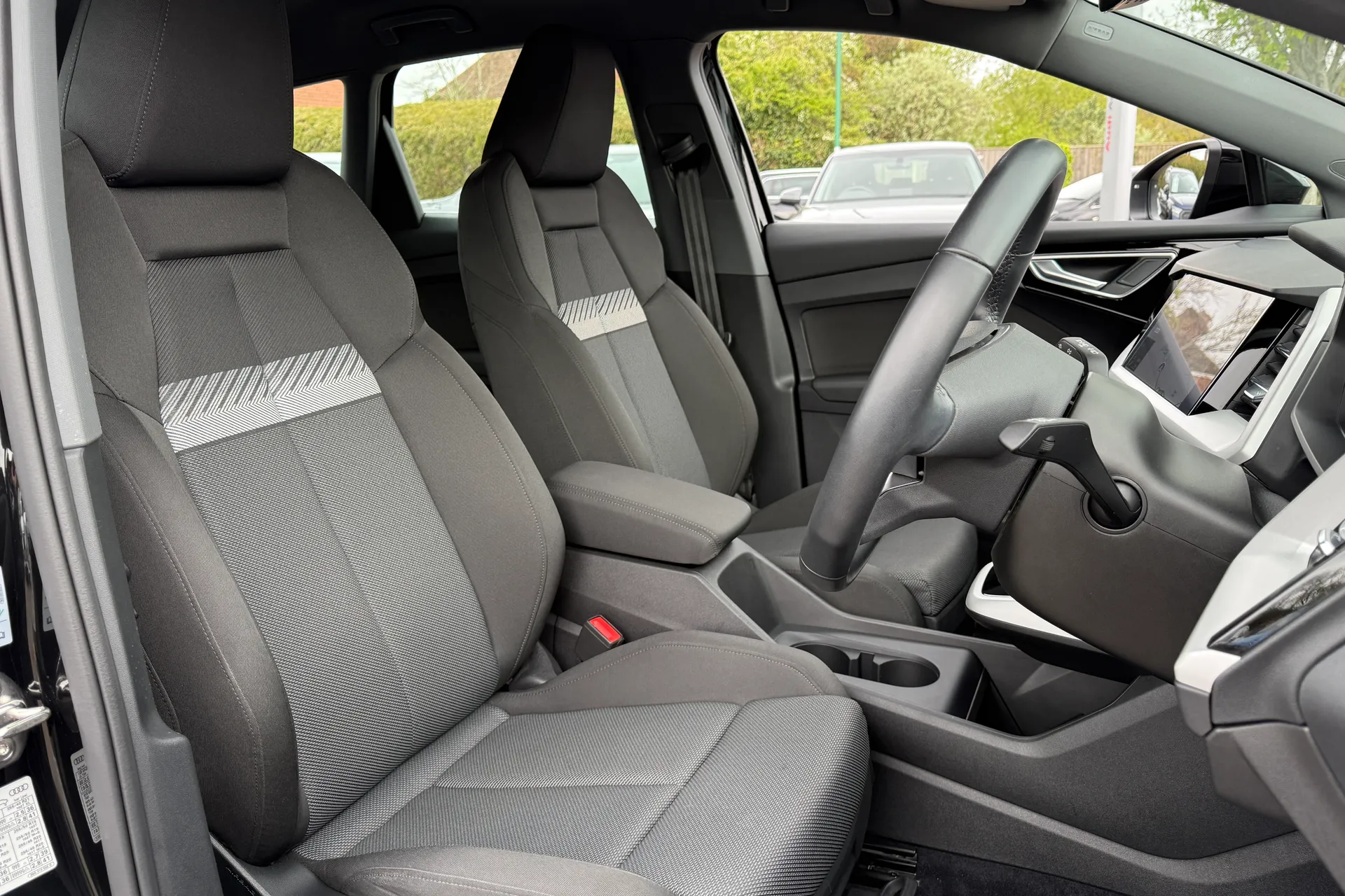 Audi Q4 thumbnail image number 28
