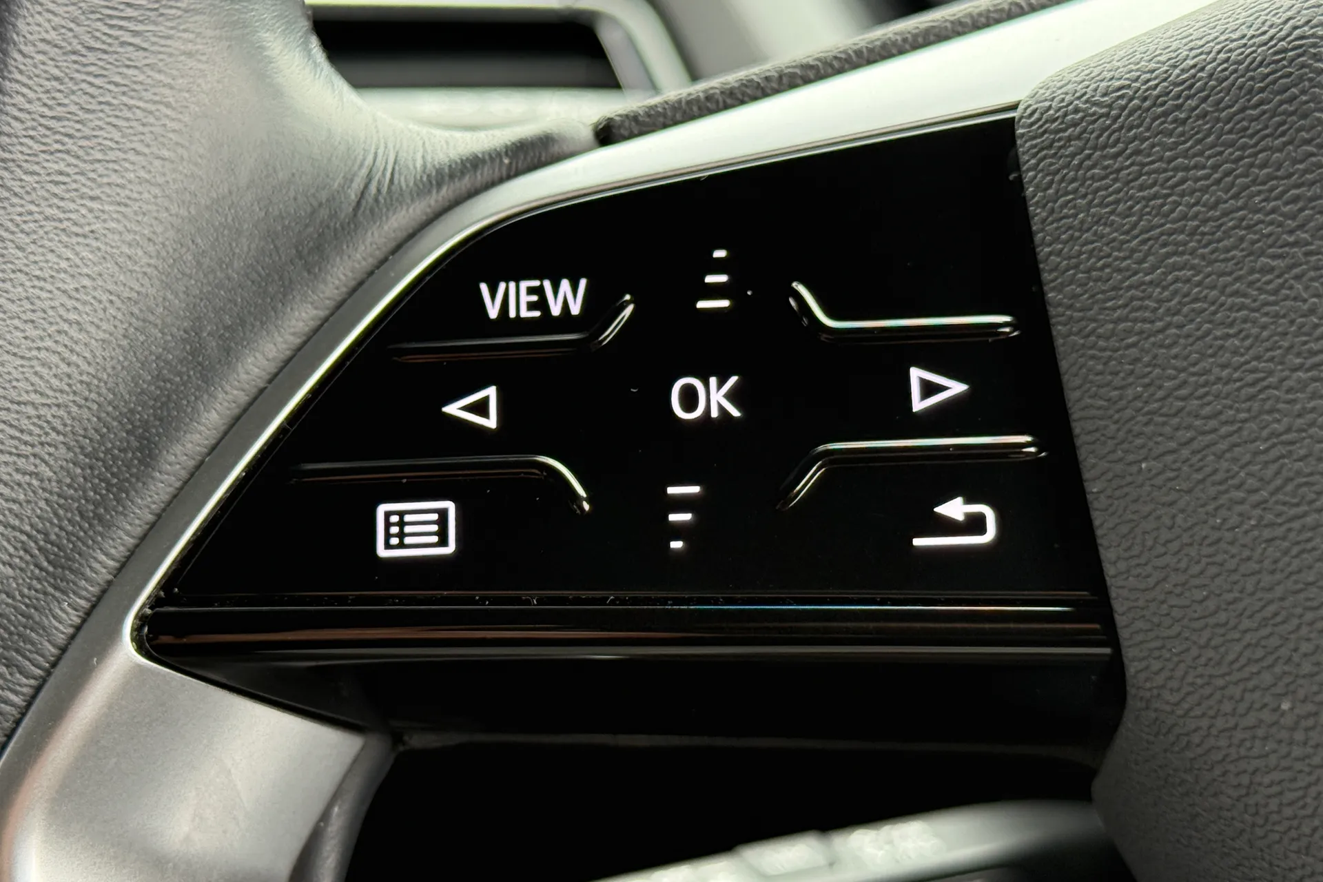 Audi Q4 thumbnail image number 22