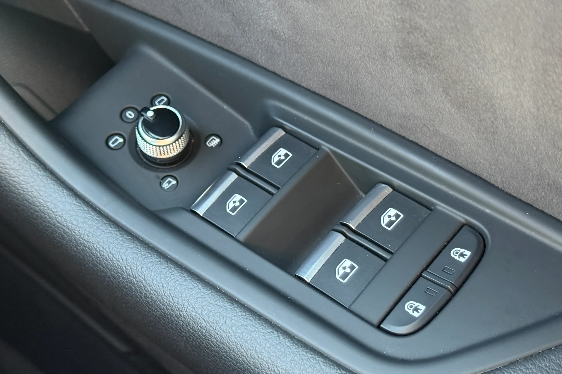 Audi A4 thumbnail image number 19