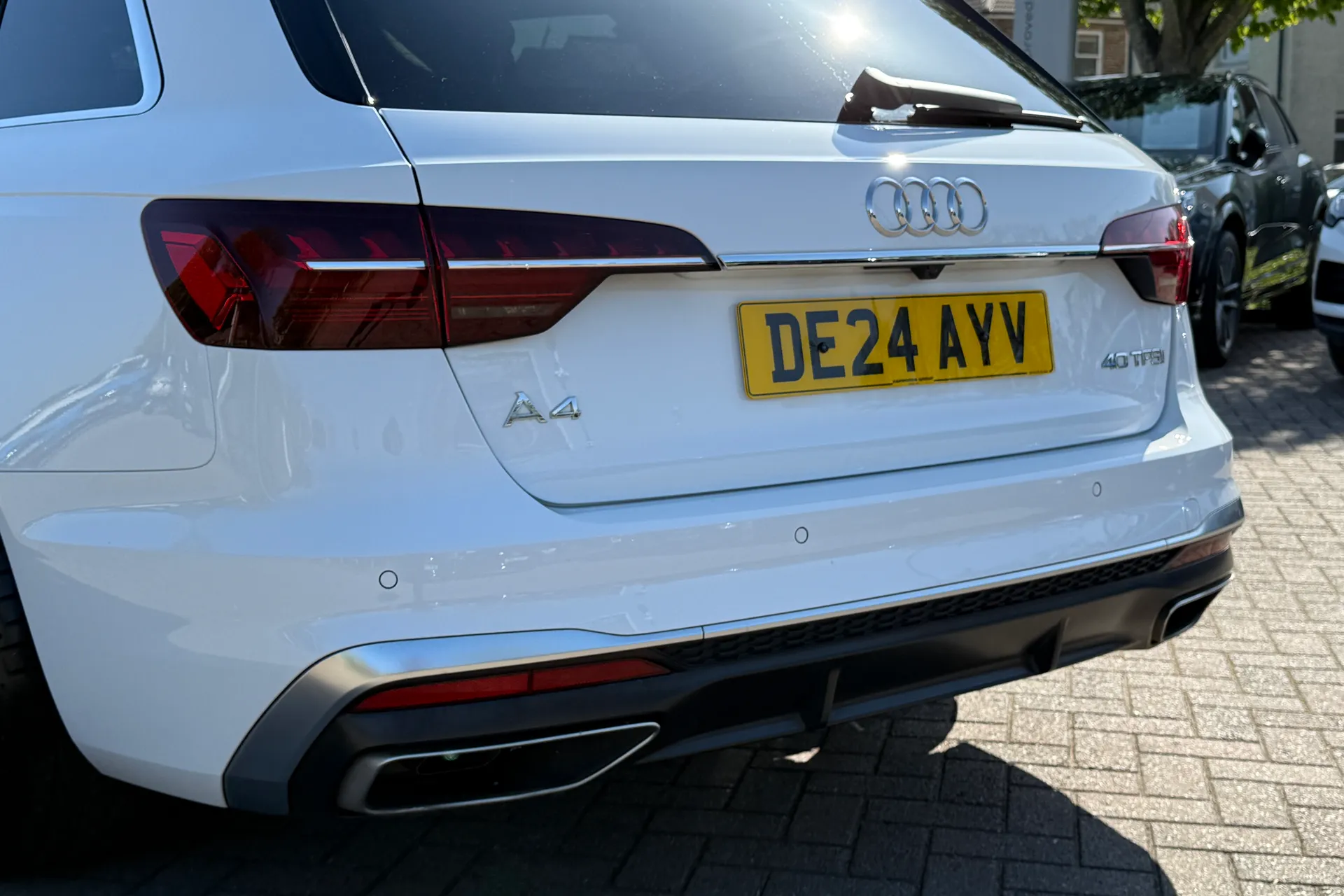Audi A4 thumbnail image number 52