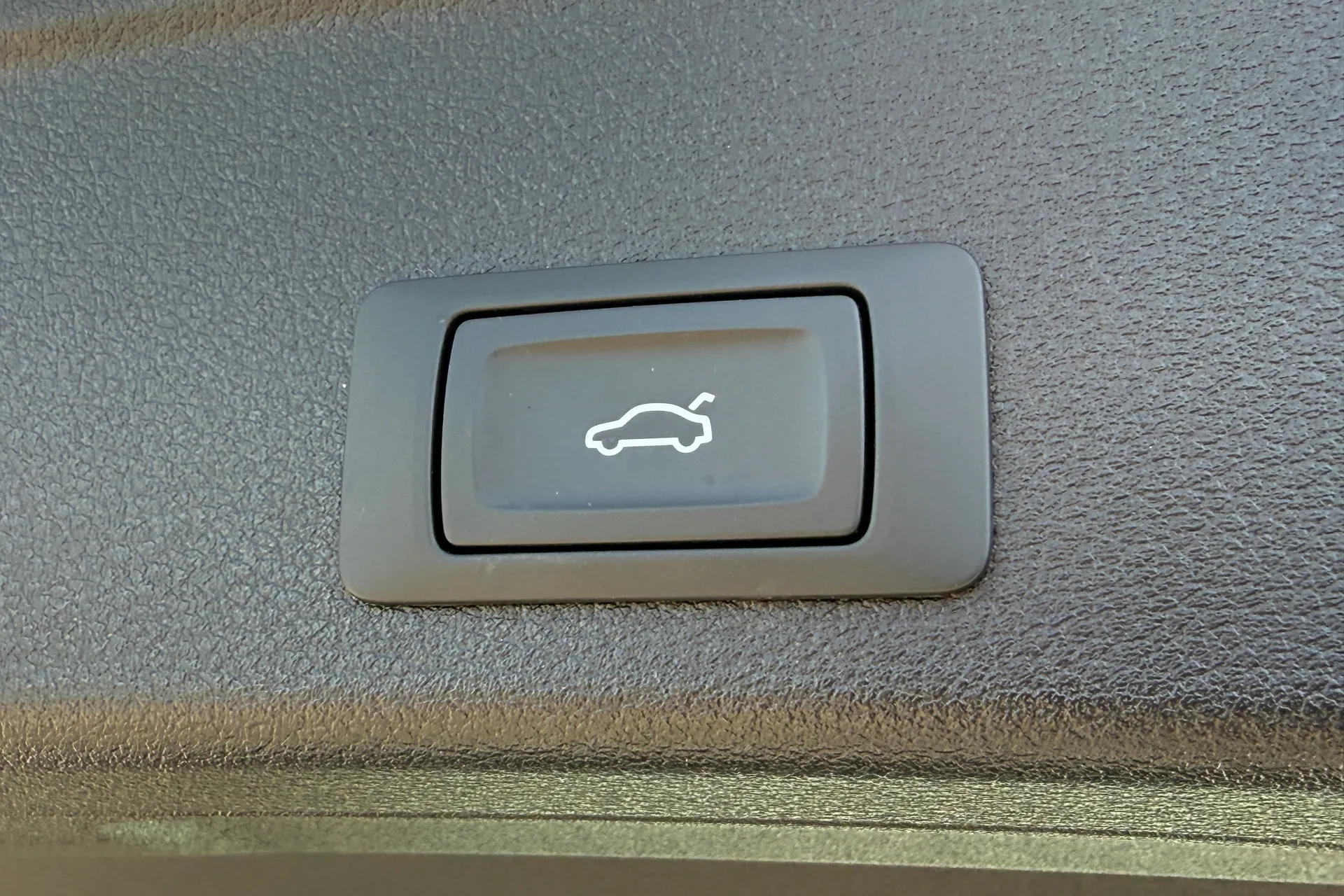 Audi A4 thumbnail image number 37