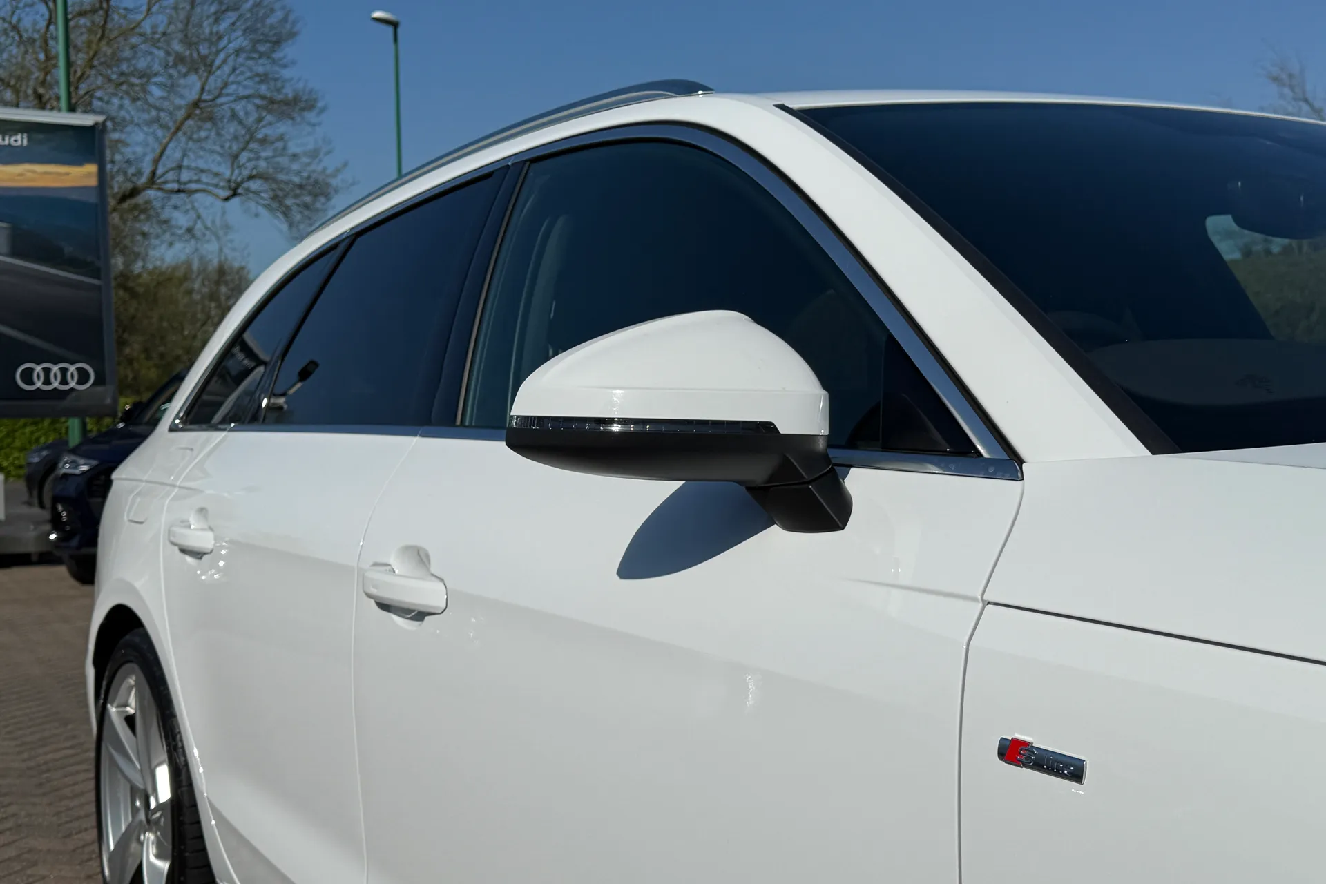Audi A4 thumbnail image number 50