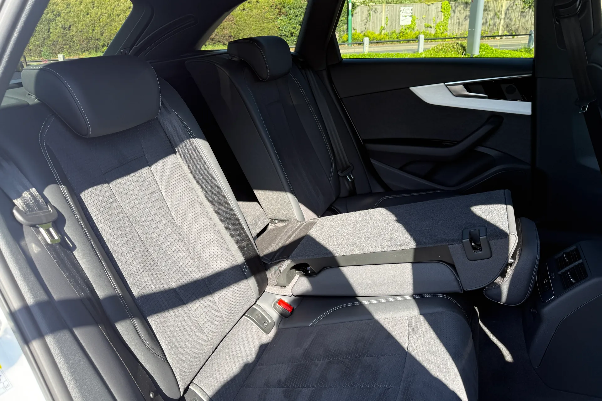 Audi A4 thumbnail image number 47